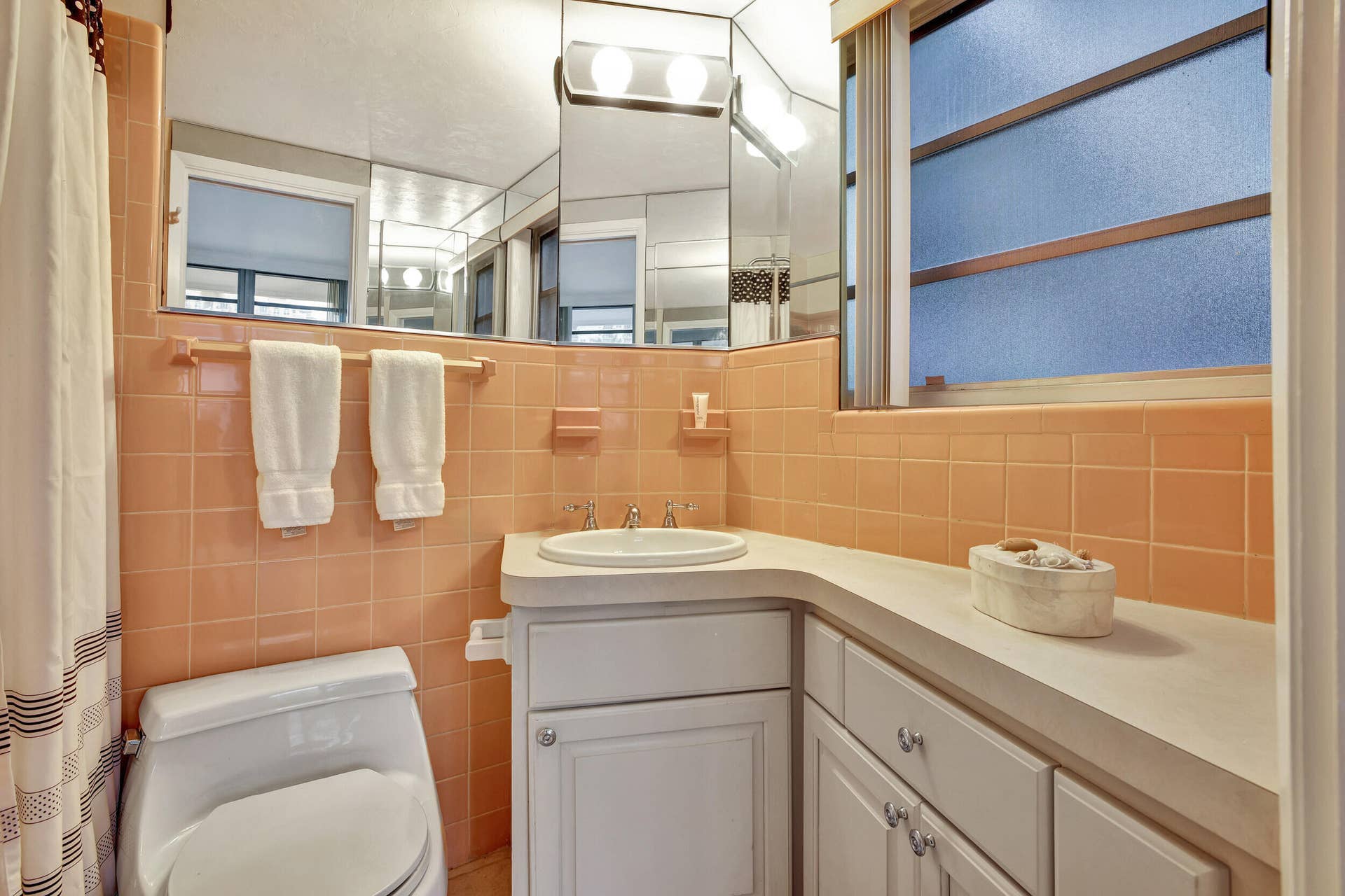 2727 Yacht Club Boulevard, #2a, Fort Lauderdale, FL 33304 Secondary Bathroom