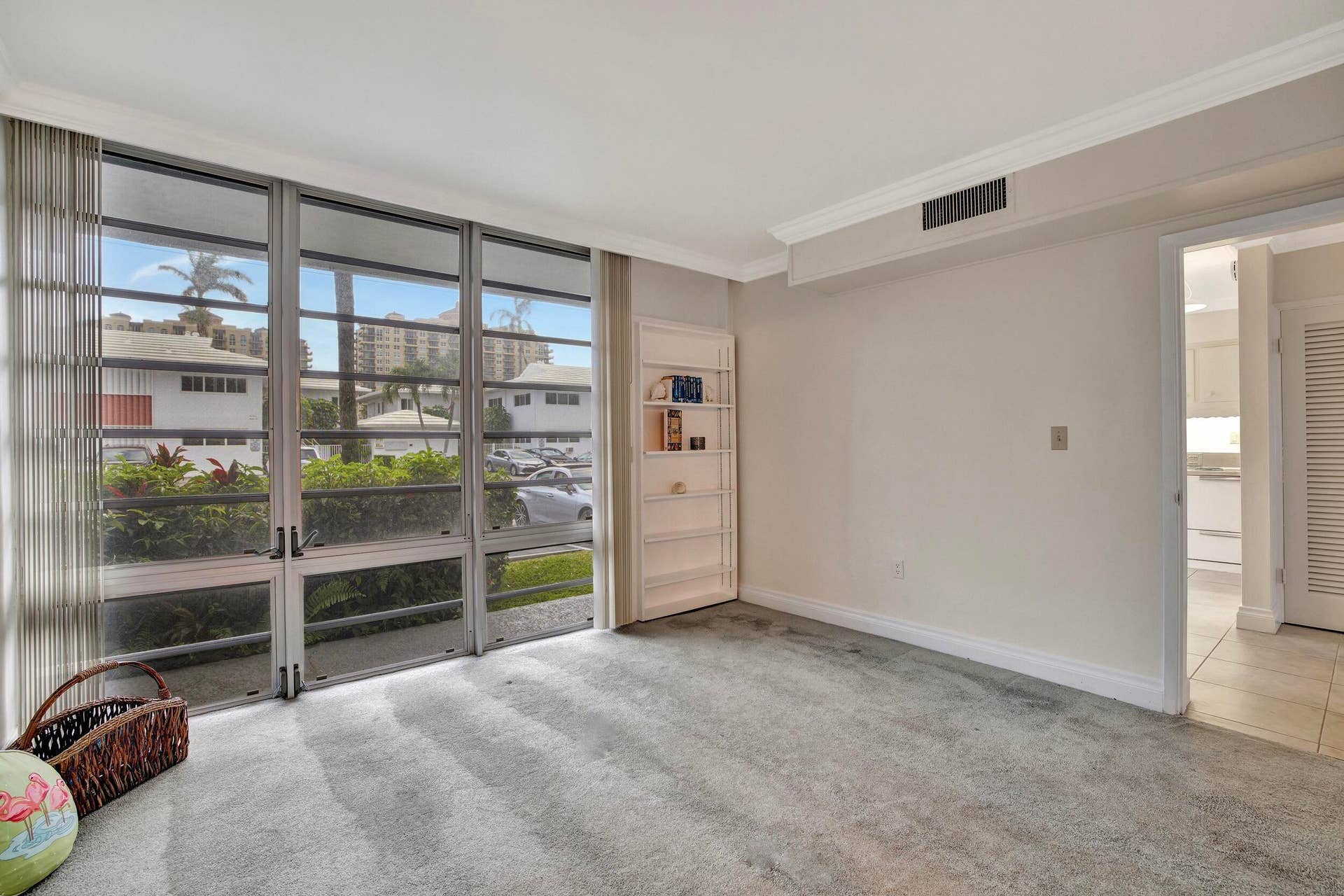 2727 Yacht Club Boulevard, #2a, Fort Lauderdale, FL 33304 Lots of windows and daylight
