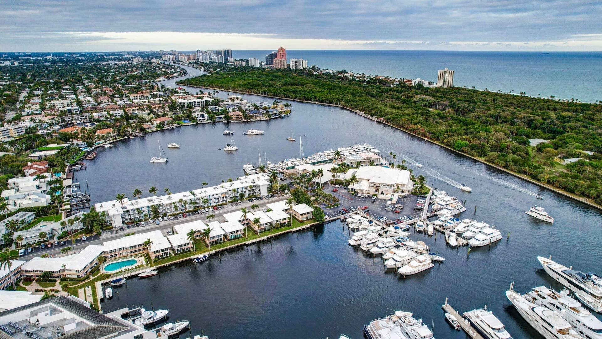 2727 Yacht Club Boulevard, #2a, Fort Lauderdale, FL 33304 Protected by Barrier Island
