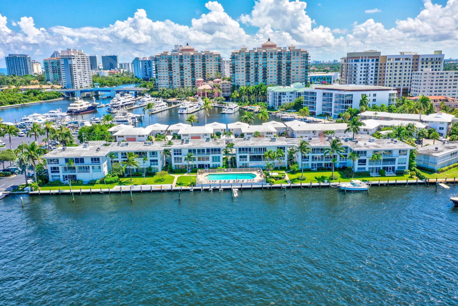 2727 Yacht Club Boulevard, #2a, Fort Lauderdale, FL 33304 Surrounded by water
