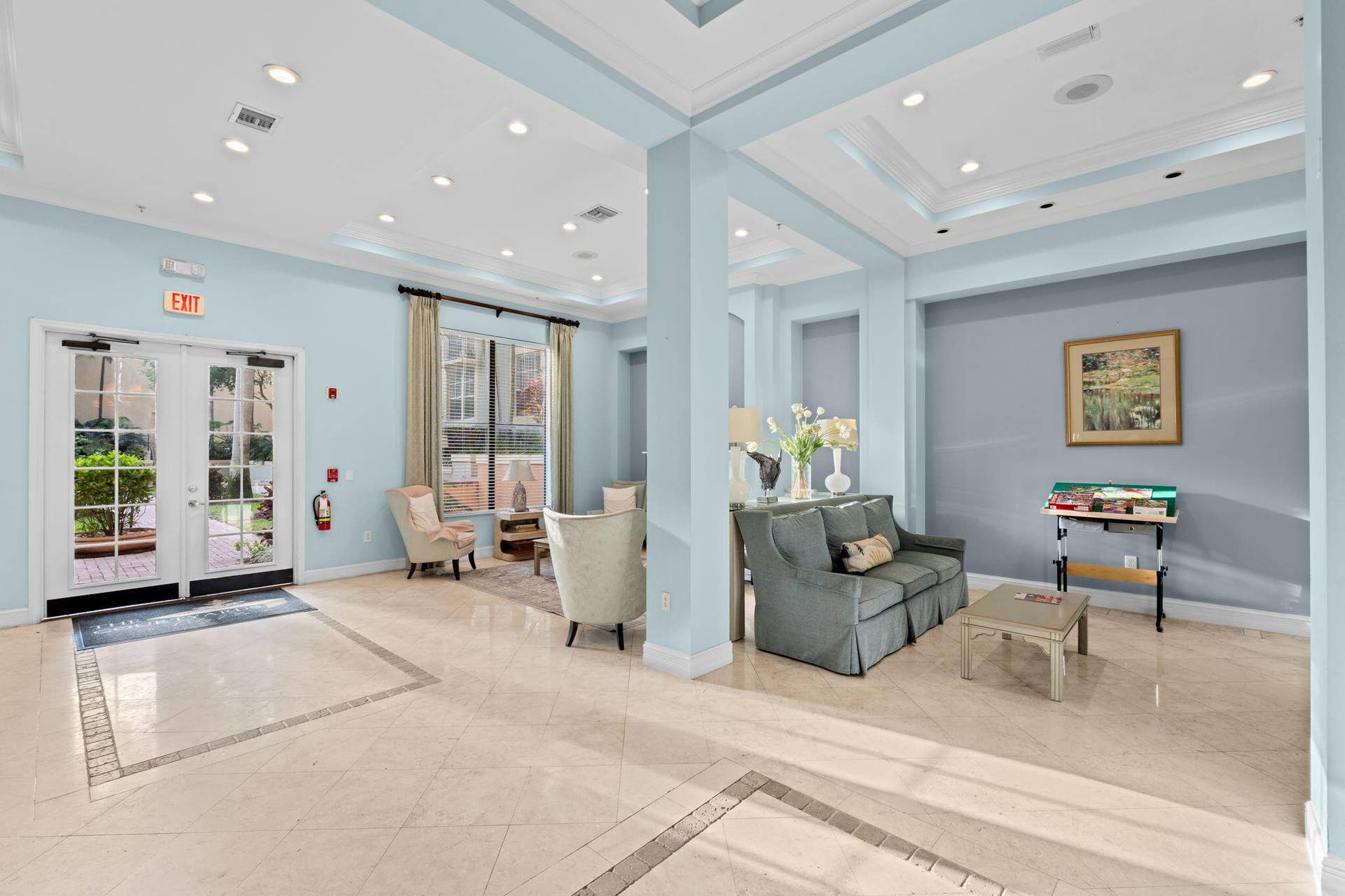 720 S Sapodilla Avenue, #106, West Palm Beach, FL 33401 Common area corridor