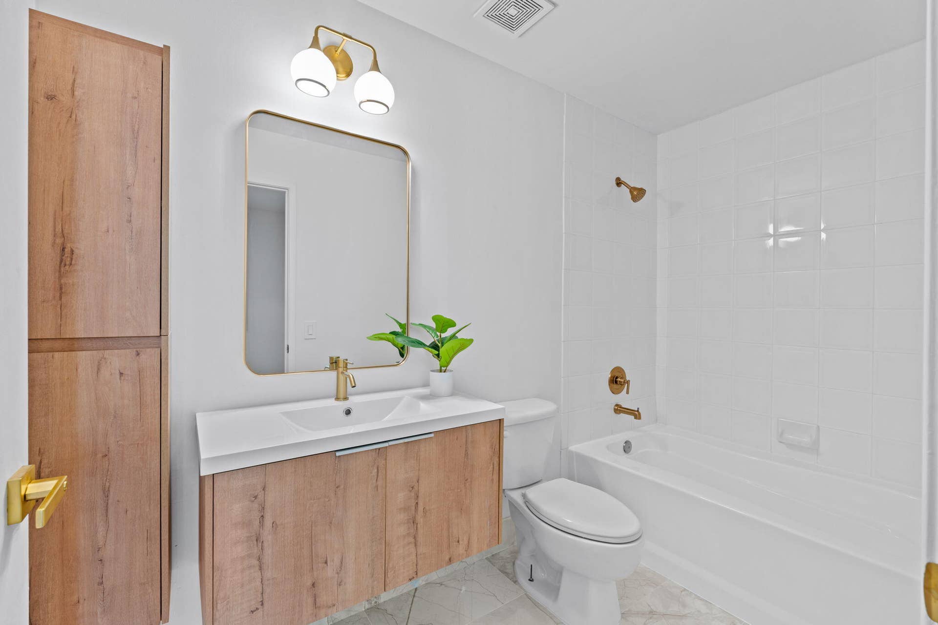 720 S Sapodilla Avenue, #106, West Palm Beach, FL 33401 Bathroom 2