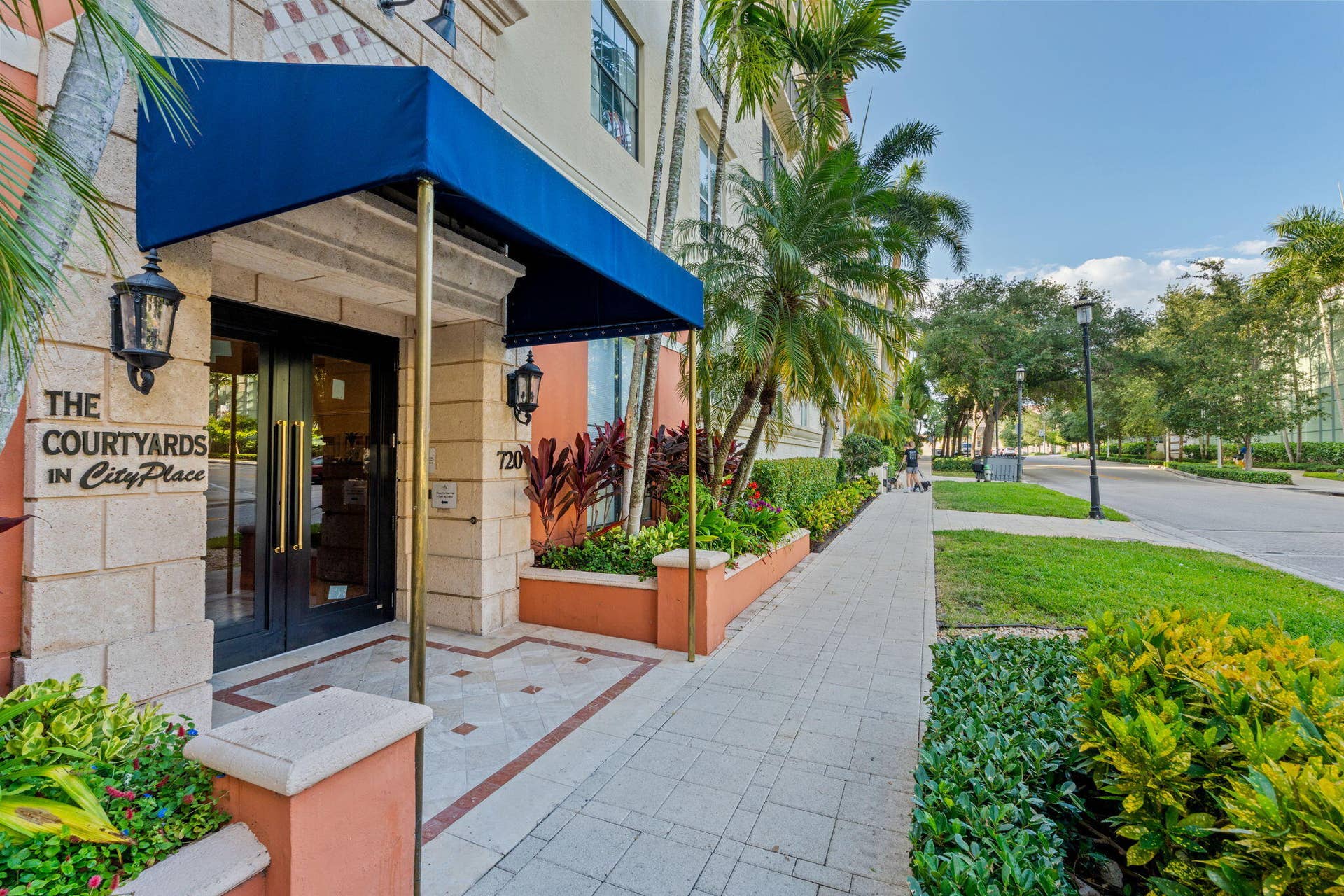 720 S Sapodilla Avenue, #106, West Palm Beach, FL 33401 Building entrance
