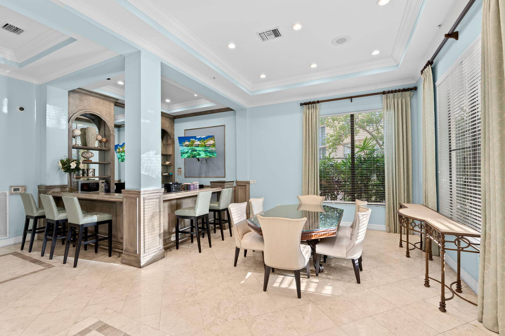 720 S Sapodilla Avenue, #106, West Palm Beach, FL 33401 Coffee lounge