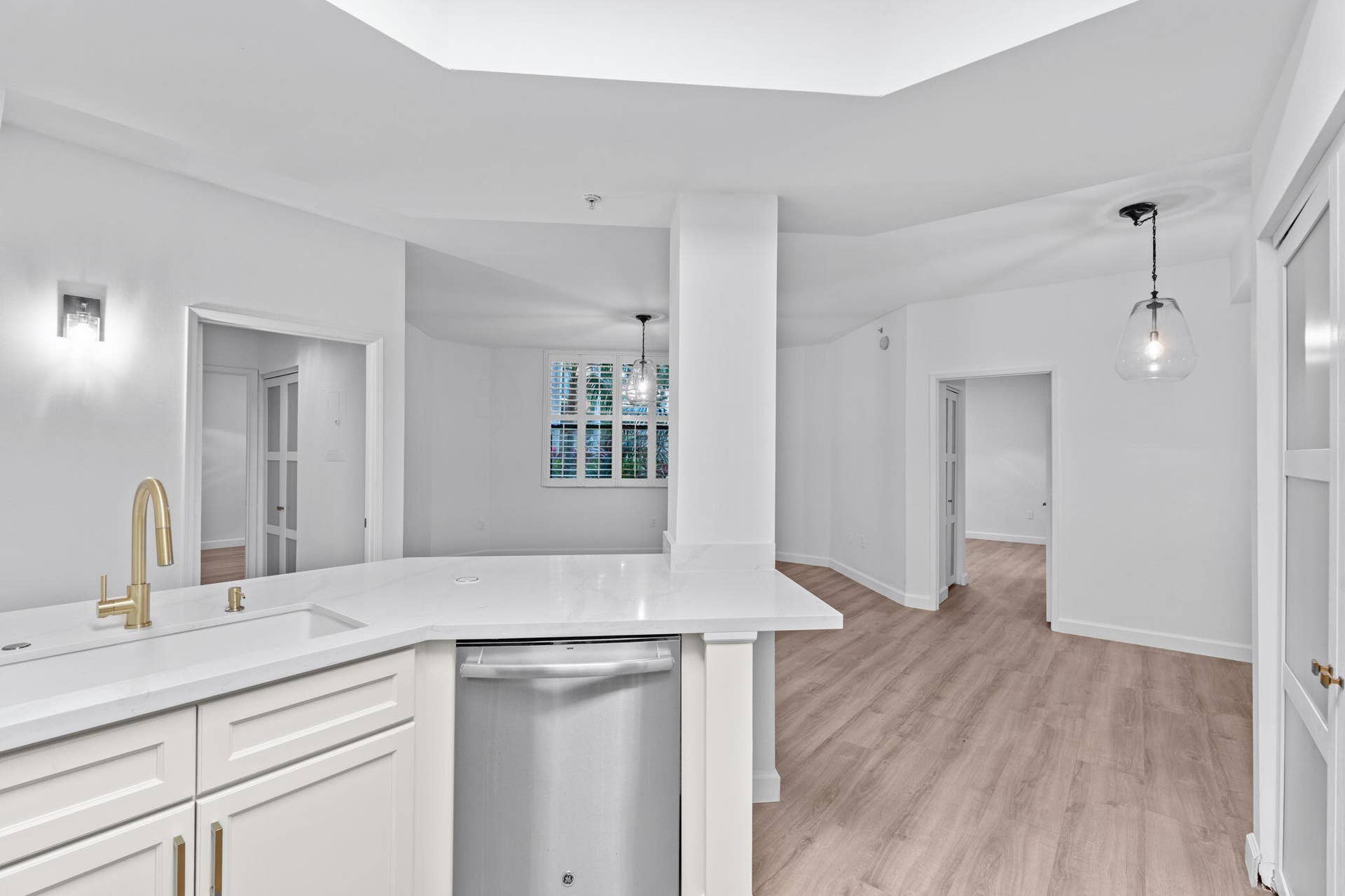 720 S Sapodilla Avenue, #106, West Palm Beach, FL 33401 Kitchen