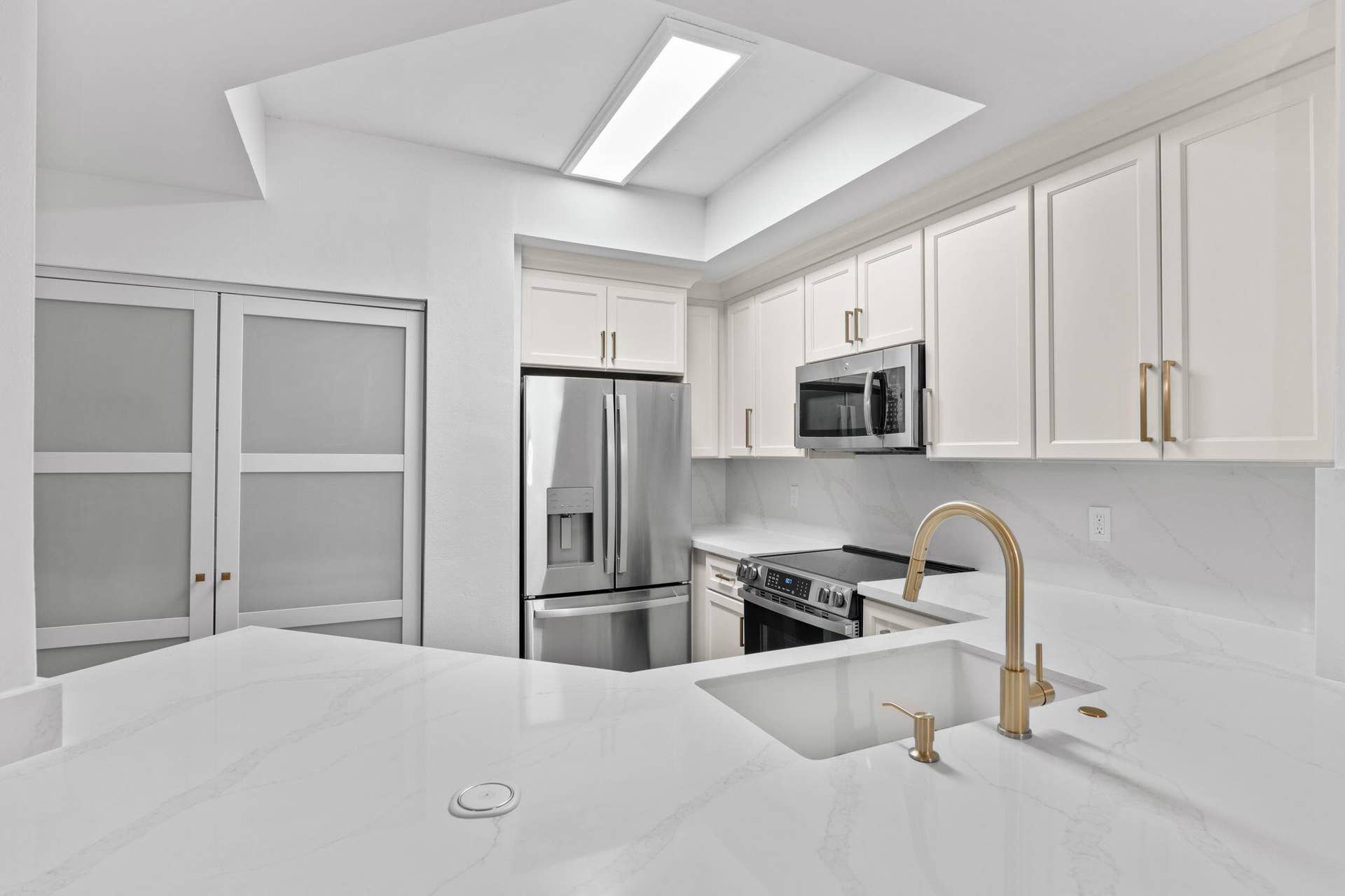 720 S Sapodilla Avenue, #106, West Palm Beach, FL 33401 Kitchen counter