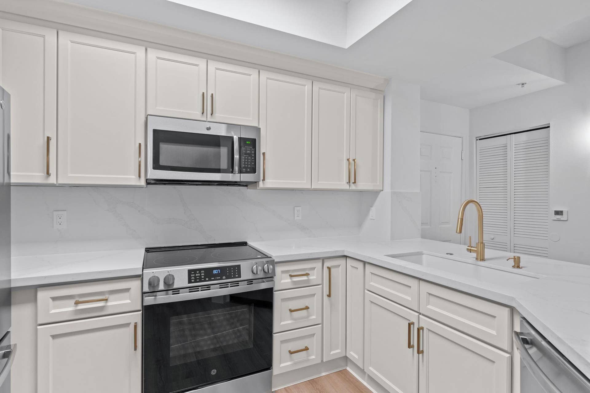 720 S Sapodilla Avenue, #106, West Palm Beach, FL 33401 Kitchen