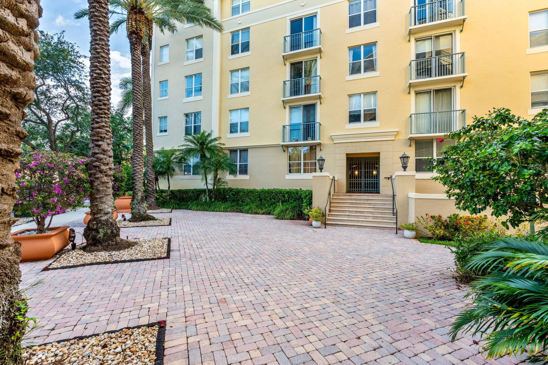720 S Sapodilla Avenue, #106, West Palm Beach, FL 33401 Courtyard