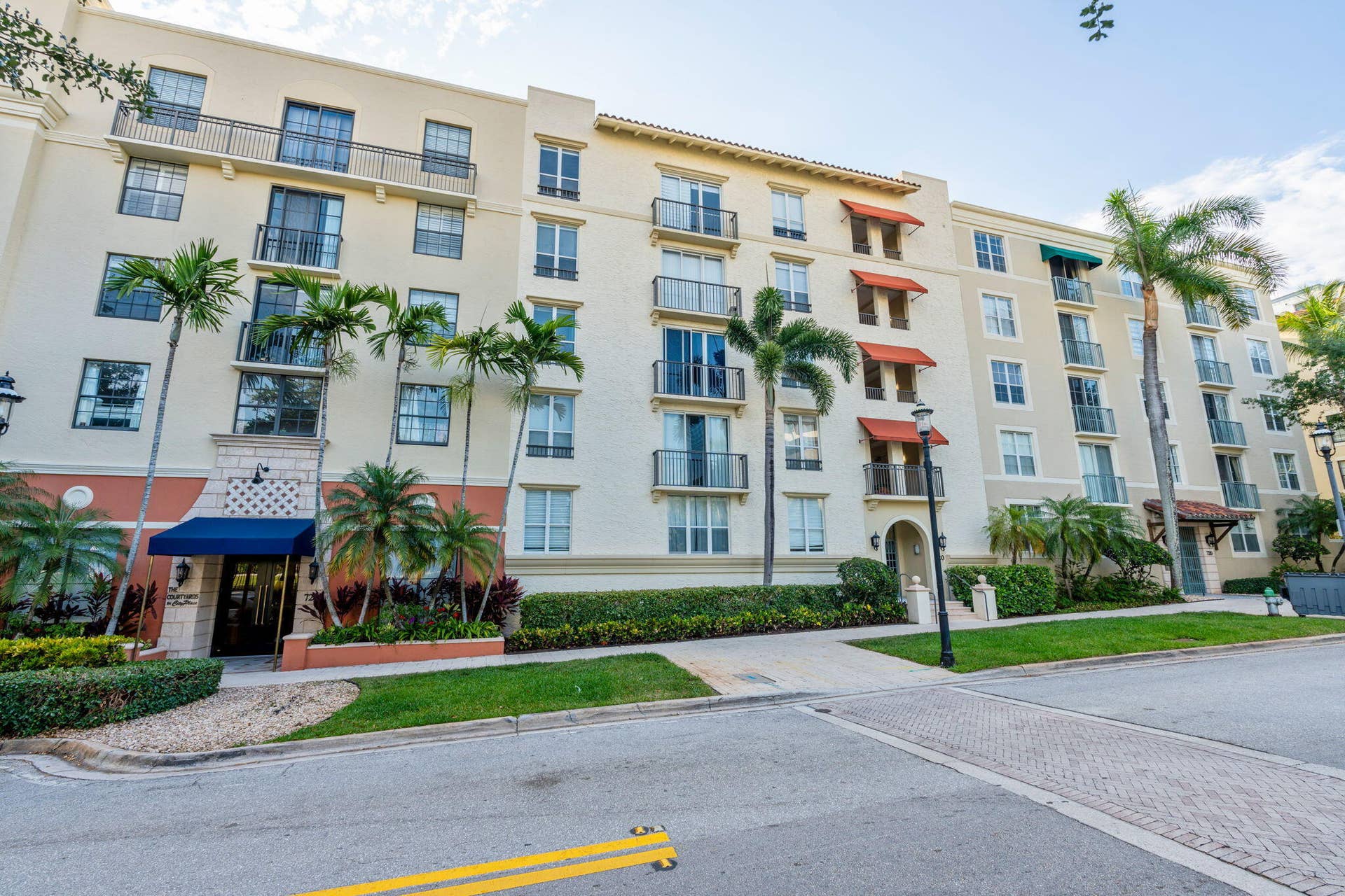 720 S Sapodilla Avenue, #106, West Palm Beach, FL 33401 Front building