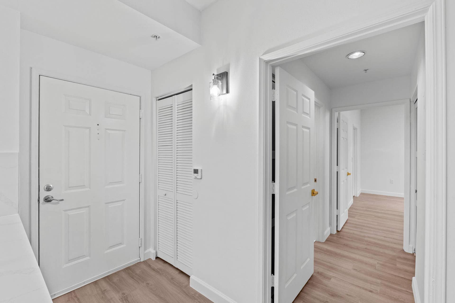 720 S Sapodilla Avenue, #106, West Palm Beach, FL 33401 Entryway
