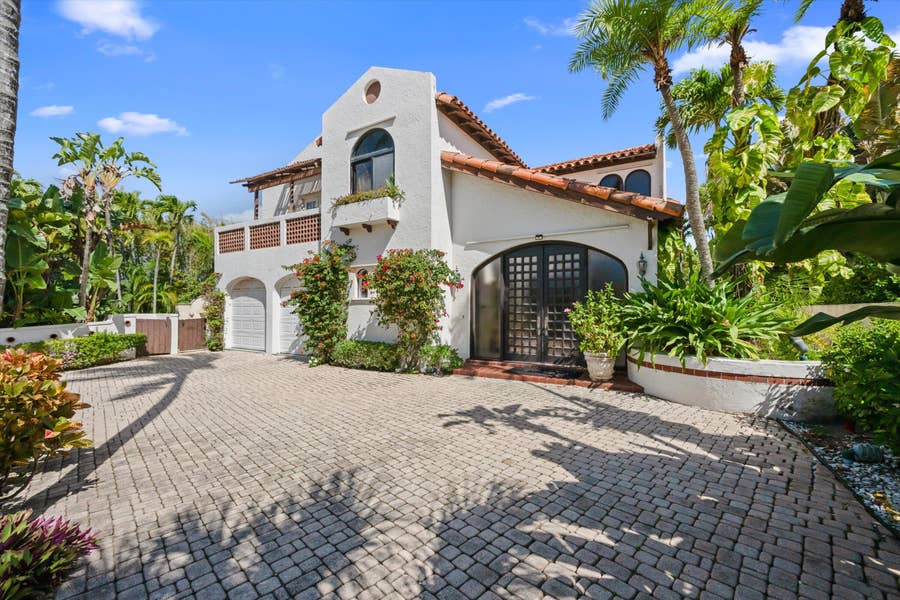 Property photo for 23 Sloans Curve Drive, Palm Beach, FL