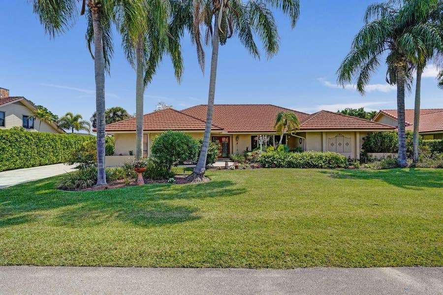 Property photo for 7 Marlwood Lane, Palm Beach Gardens, FL