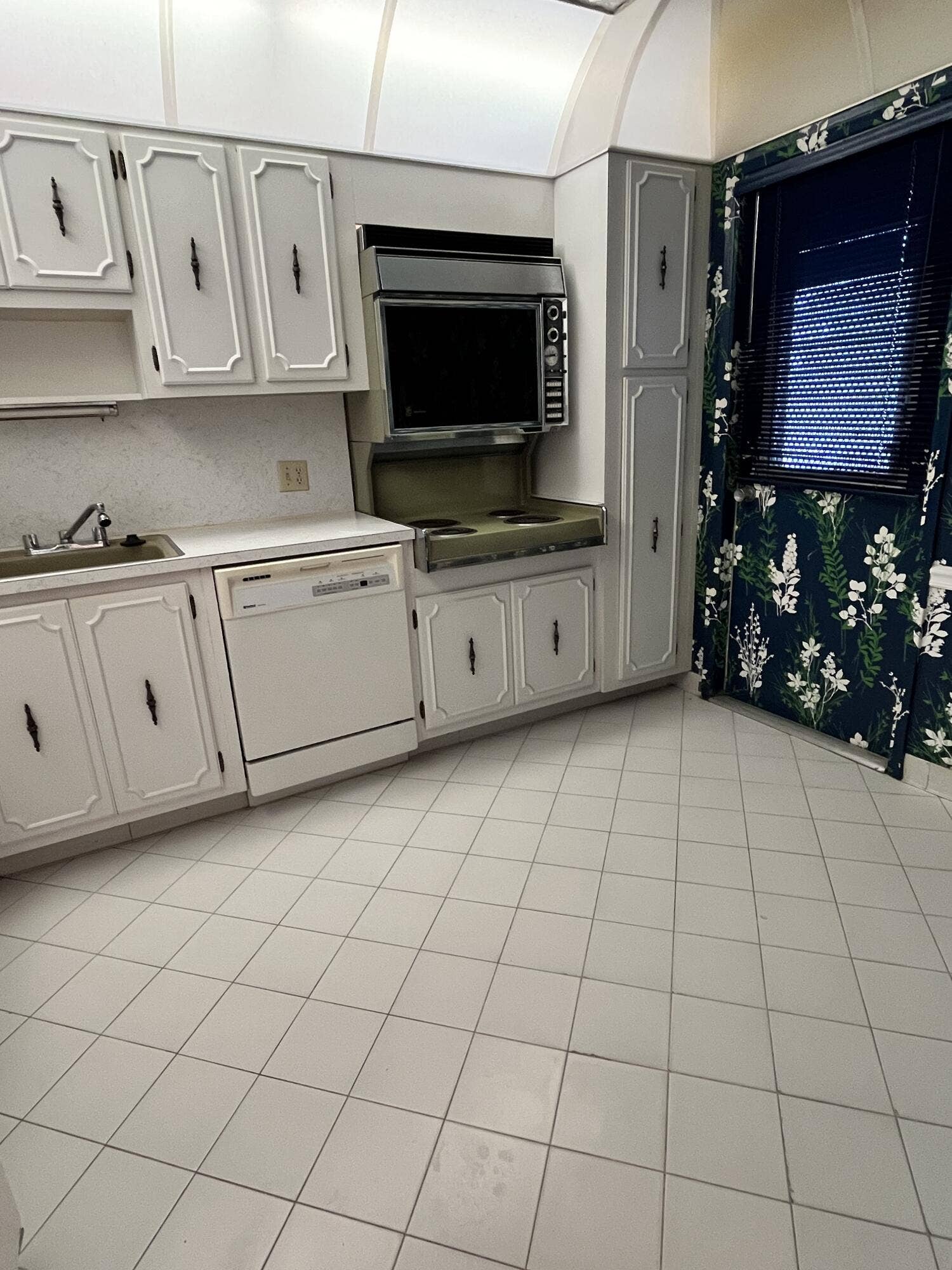 3010 N Course Drive, #312, Pompano Beach, FL 33069 Eat-in Kitchen