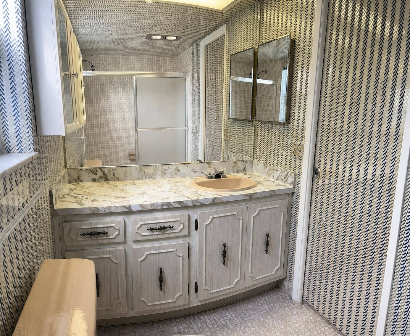 3010 N Course Drive, #312, Pompano Beach, FL 33069 MBAClassic retro bathroom with patterned