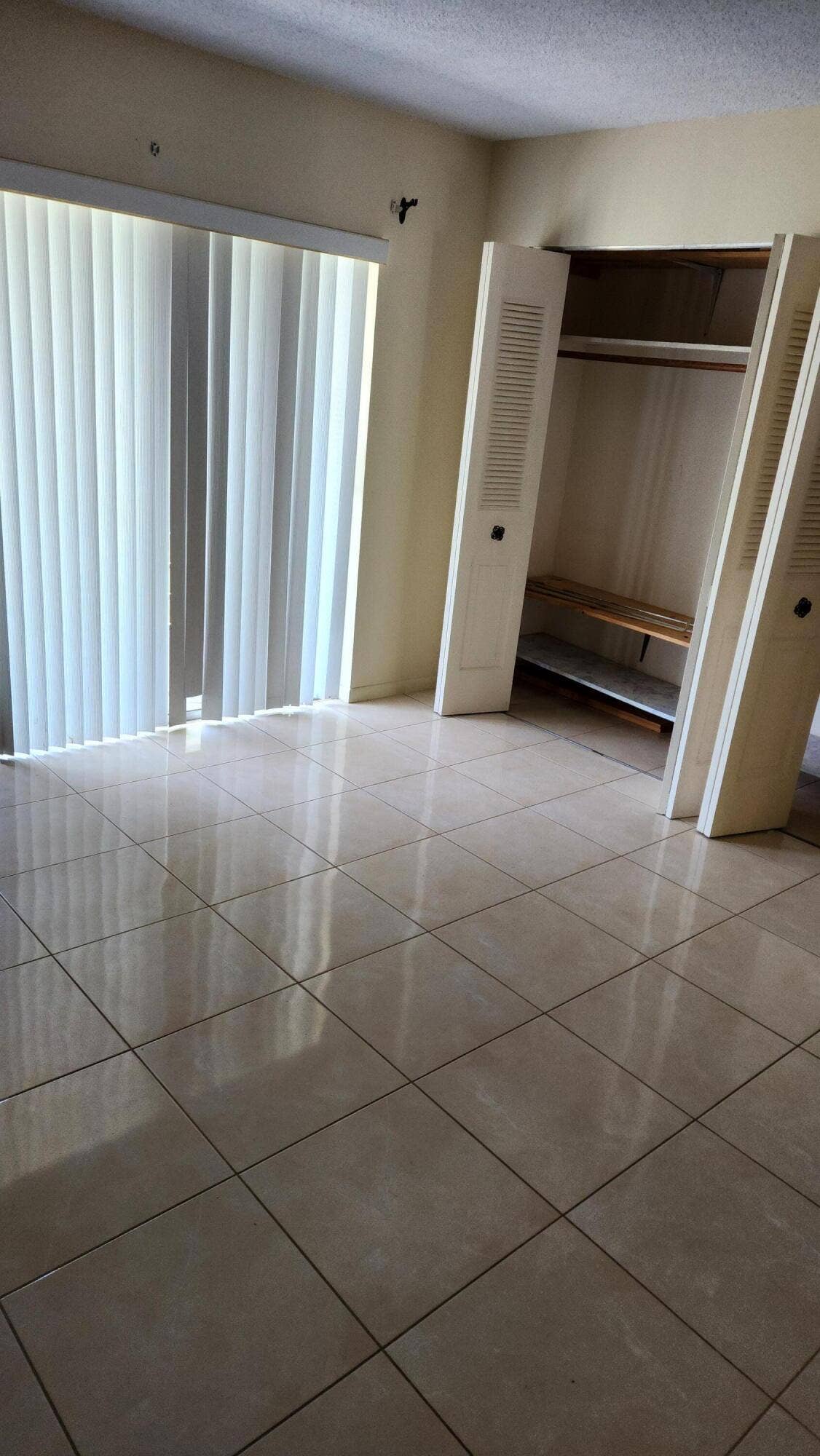 102 Andover D, West Palm Beach, FL 33417 bedroom closet window