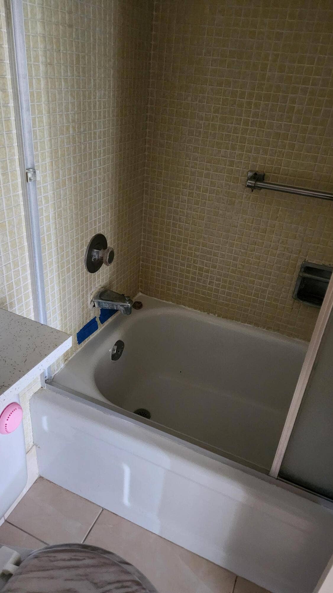 102 Andover D, West Palm Beach, FL 33417 Tub in Main bathroom