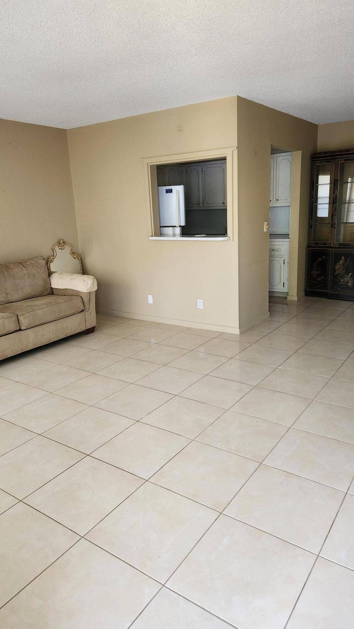 102 Andover D, West Palm Beach, FL 33417 Living Kitchen