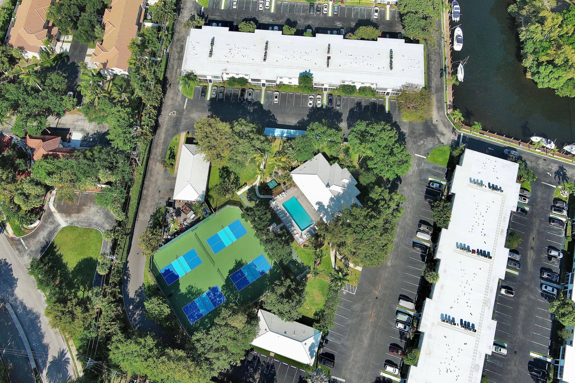 6447_BAY_CLUB_DR_APT_2 Pool and tennis