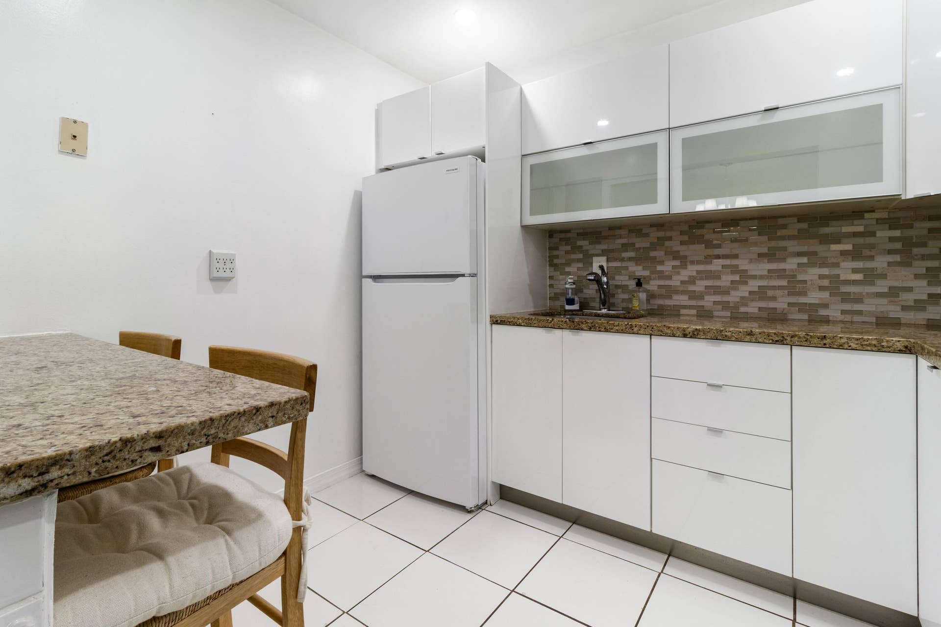 6447_BAY_CLUB_DR_APT_2 Kitchen 1