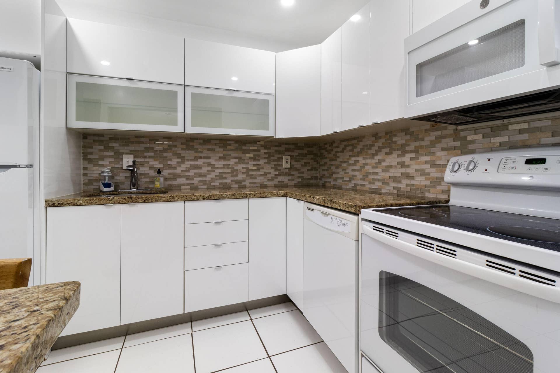 6447_BAY_CLUB_DR_APT_2 Kitchen