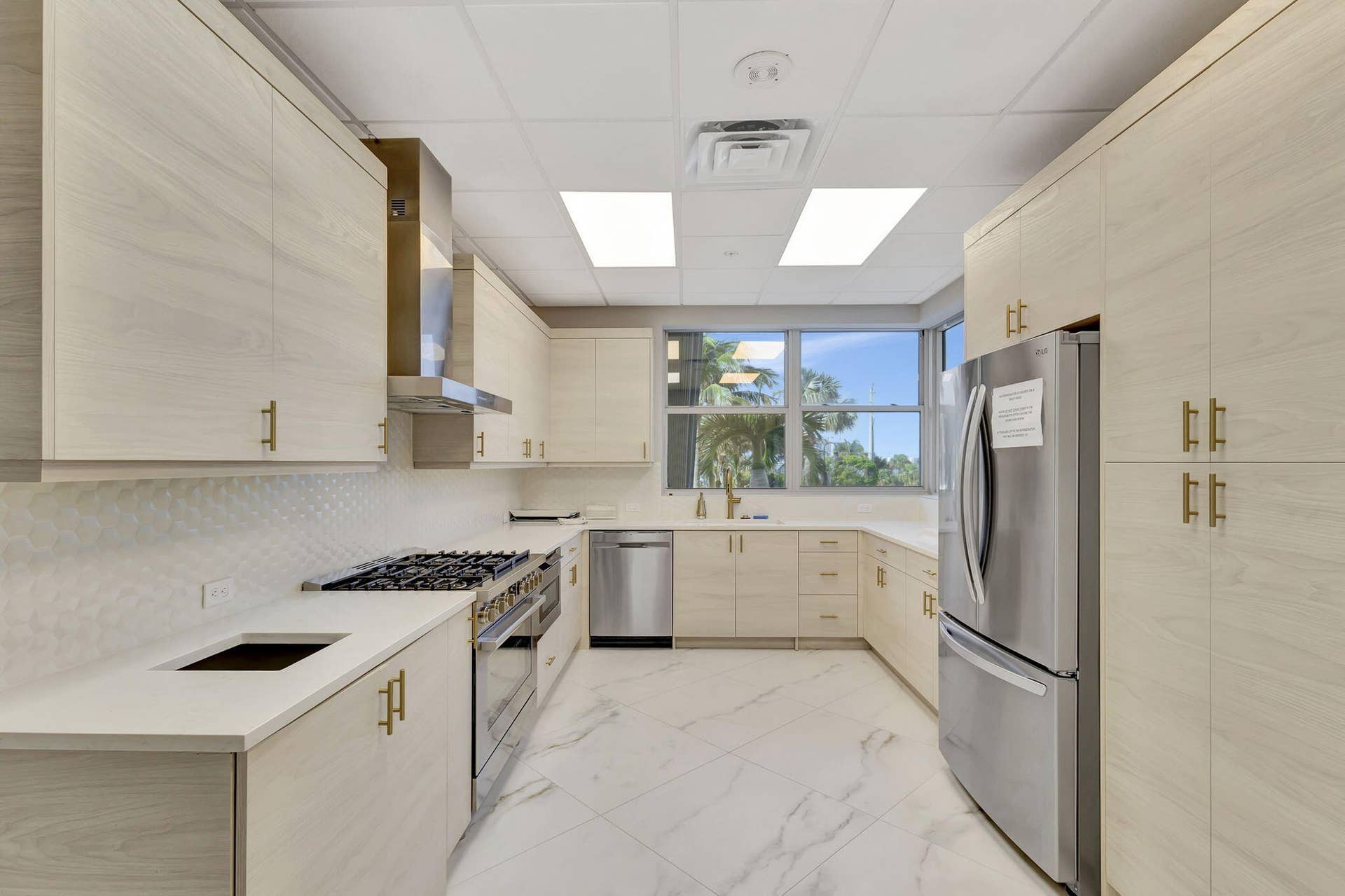 5200 N Ocean Drive, #1004, Singer Island, FL 33404 Social Room Kitchen