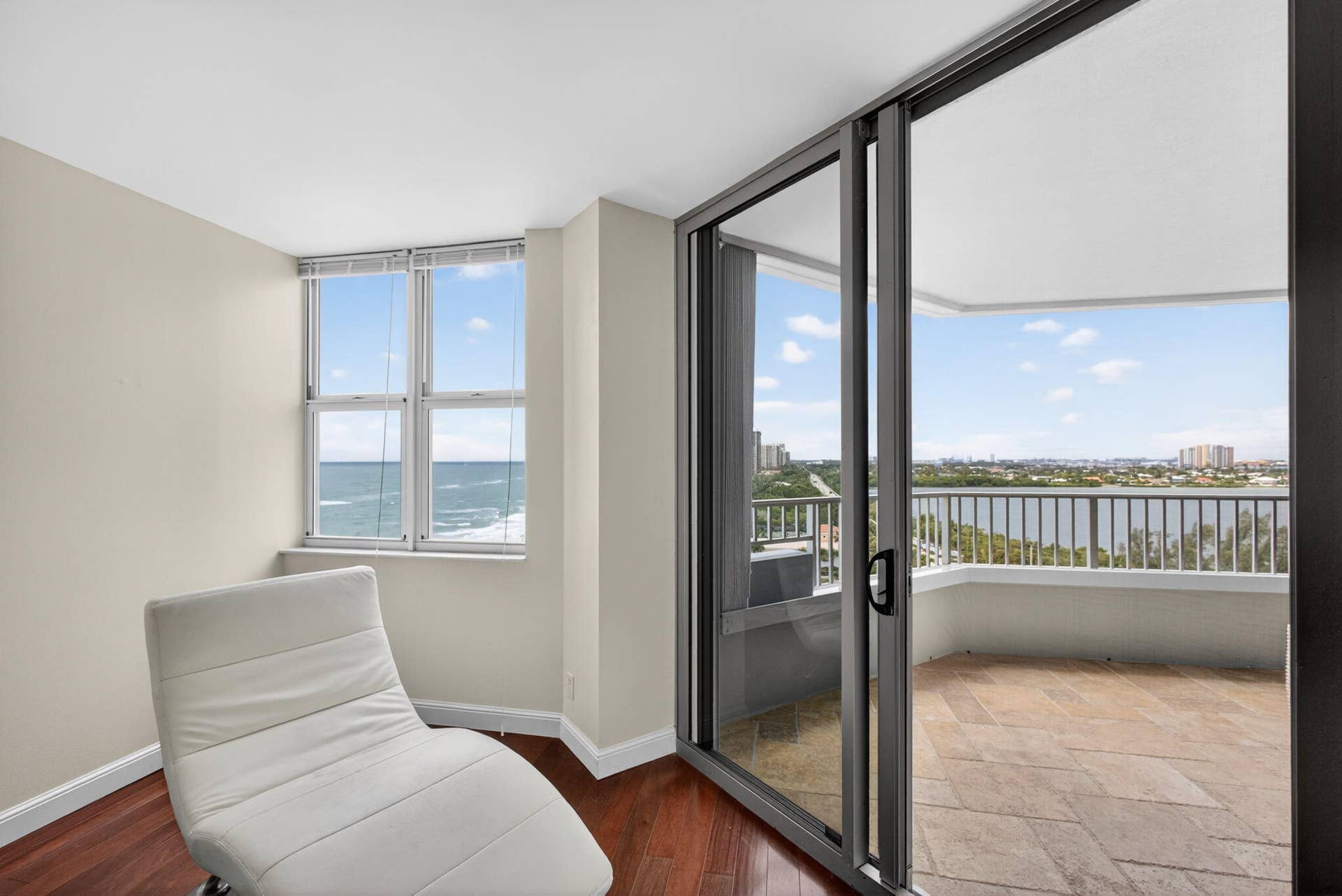 5200 N Ocean Drive, #1004, Singer Island, FL 33404 Guest Bedroom