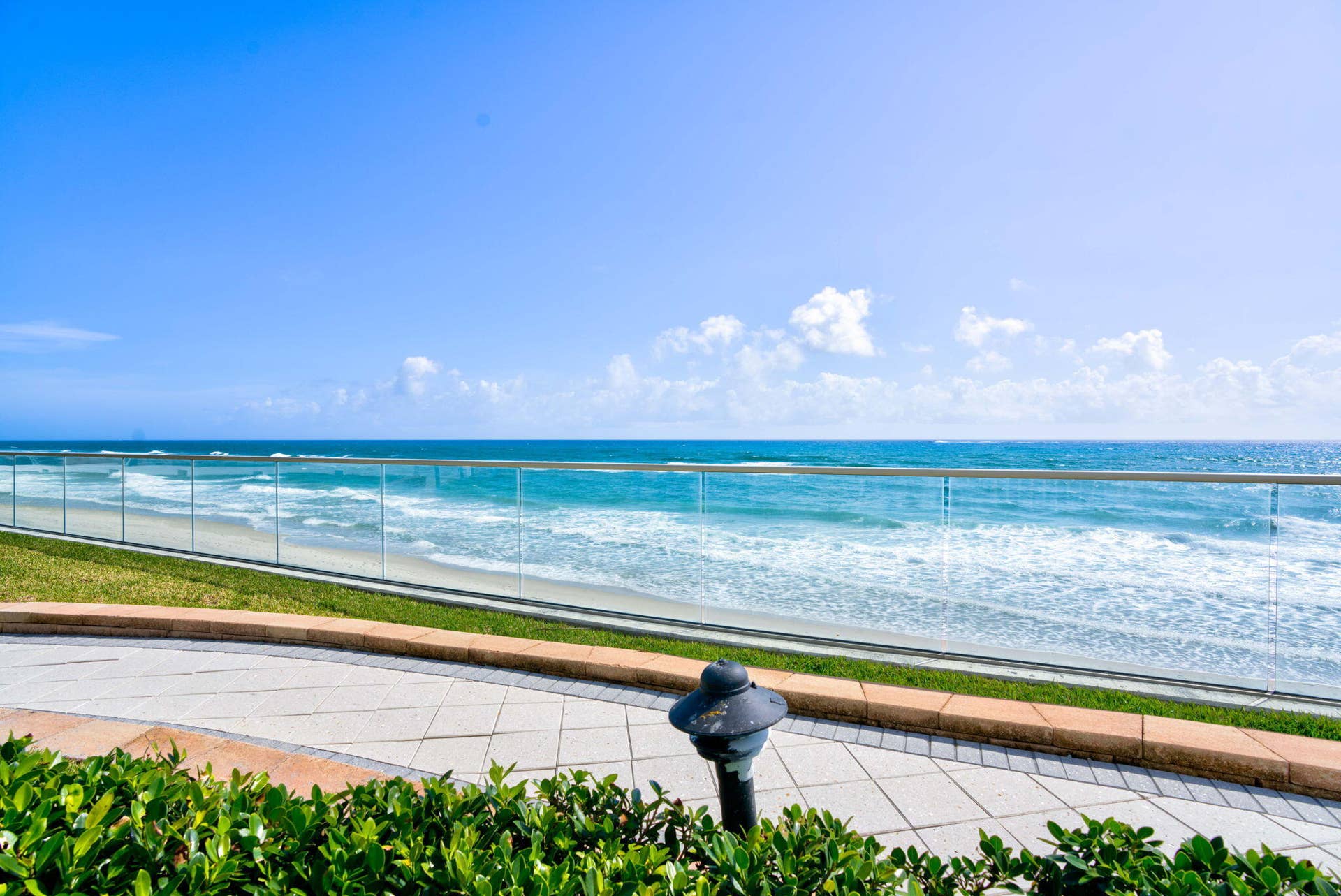 5200 N Ocean Drive, #1004, Singer Island, FL 33404 Walkway