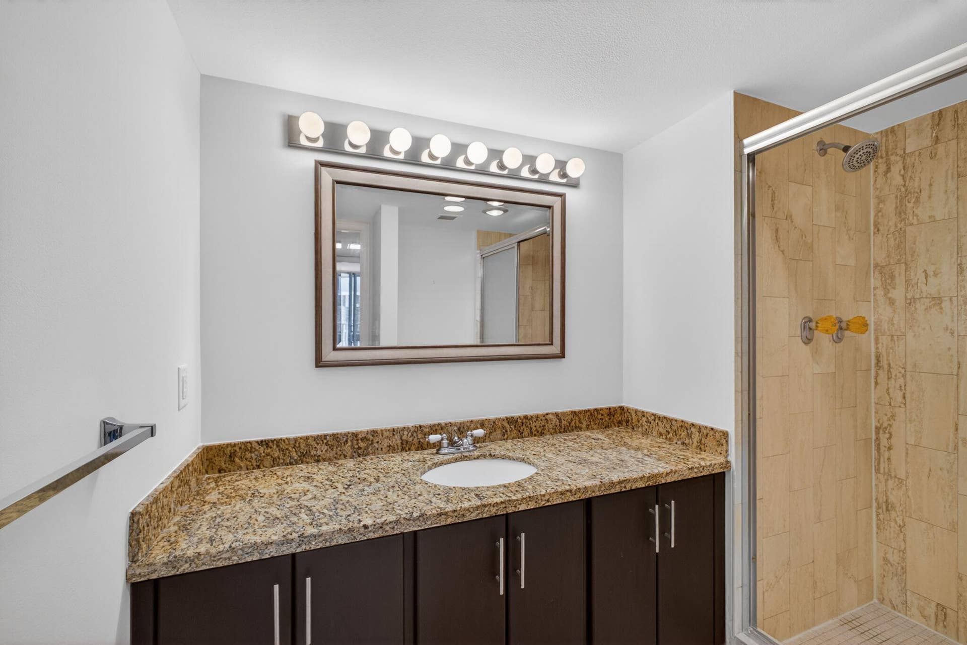 5200 N Ocean Drive, #1004, Singer Island, FL 33404 Guest Bath