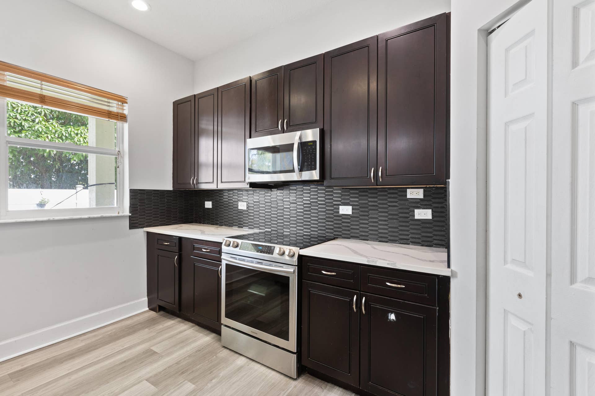 3221 El Camino, West Palm Beach, FL 33409 7E1A5046