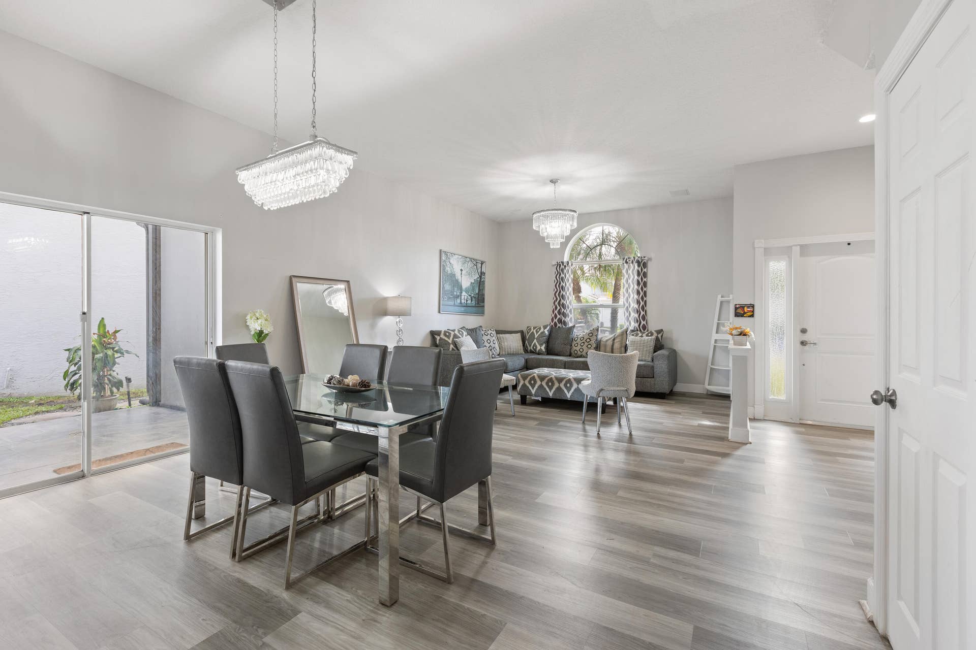 3221 El Camino, West Palm Beach, FL 33409 7E1A5026