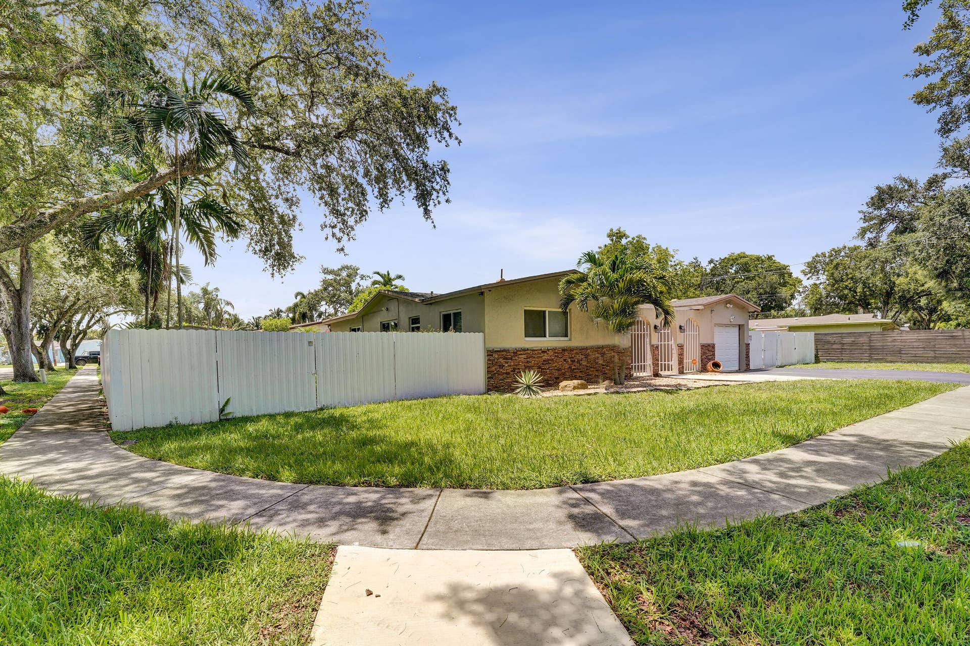 9101 SW 52nd Court, Cooper City, FL 33328 DSC01085