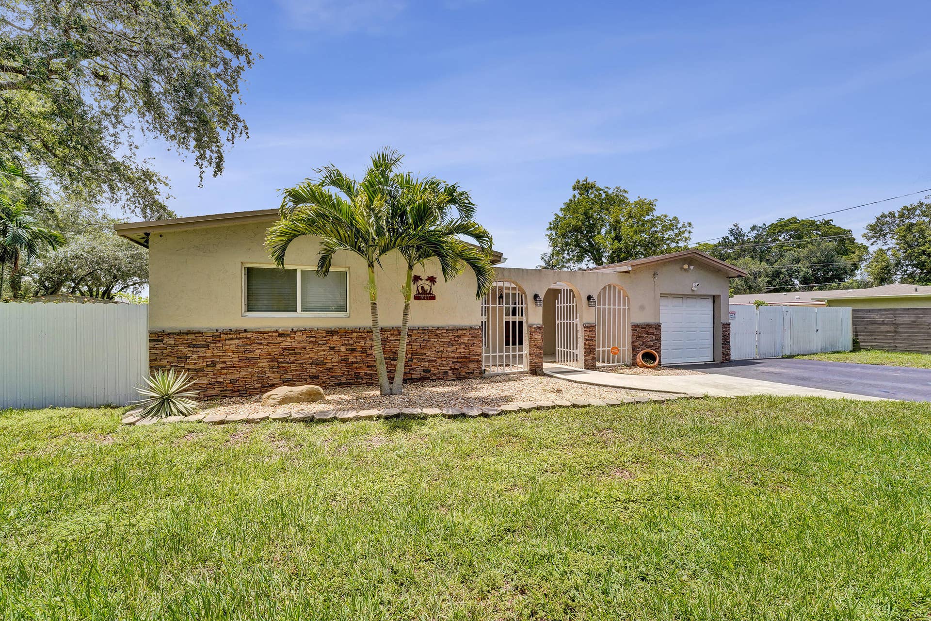 9101 SW 52nd Court, Cooper City, FL 33328 DSC01088