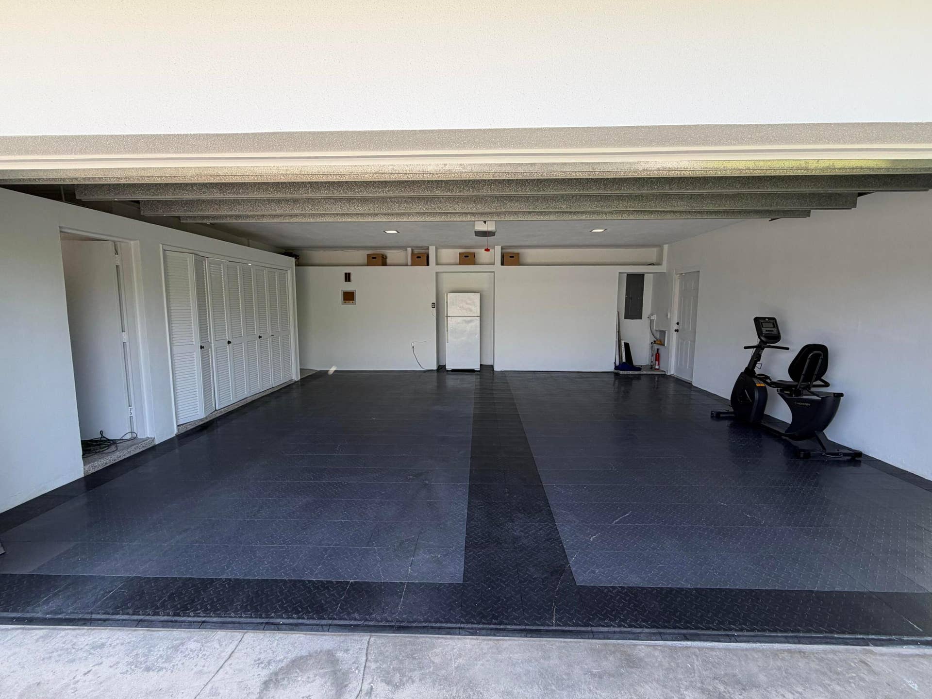 2222 NE 15th Court, Fort Lauderdale, FL 33304 huge oversized garage