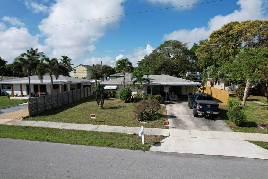 Property photo for 910 SE 3rd Avenue, Delray Beach, FL