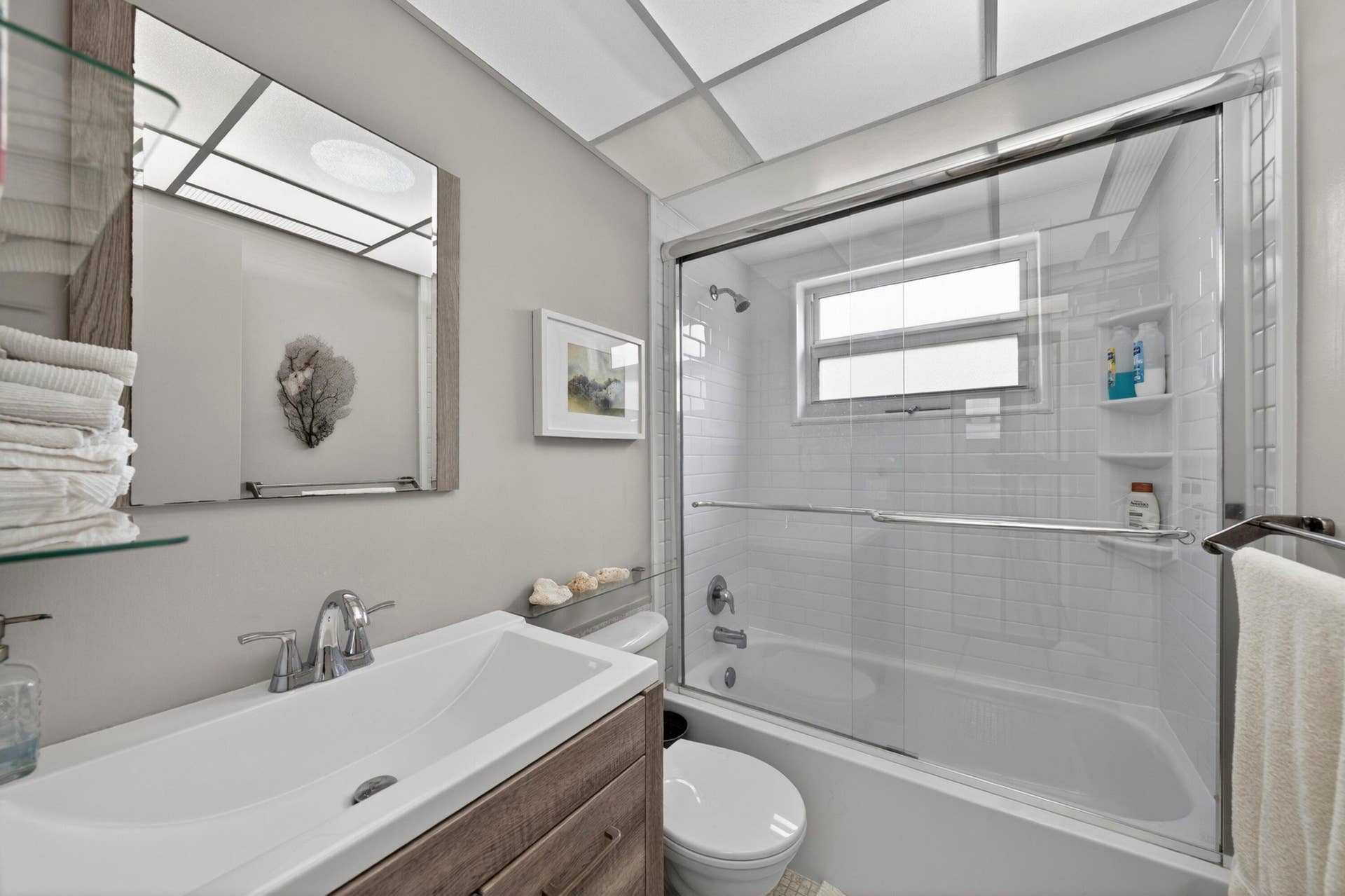 6000 N Ocean Boulevard, #2a, Lauderdale By The Sea, FL 33308 011-021-Bathroom-4000x2664