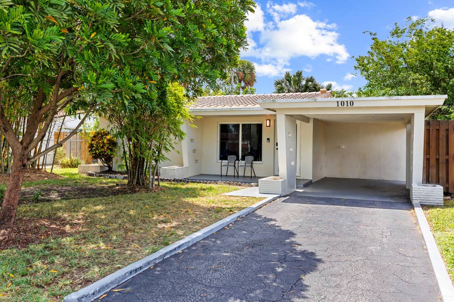 Property photo for 1010 SW 32nd Street, Fort Lauderdale, FL