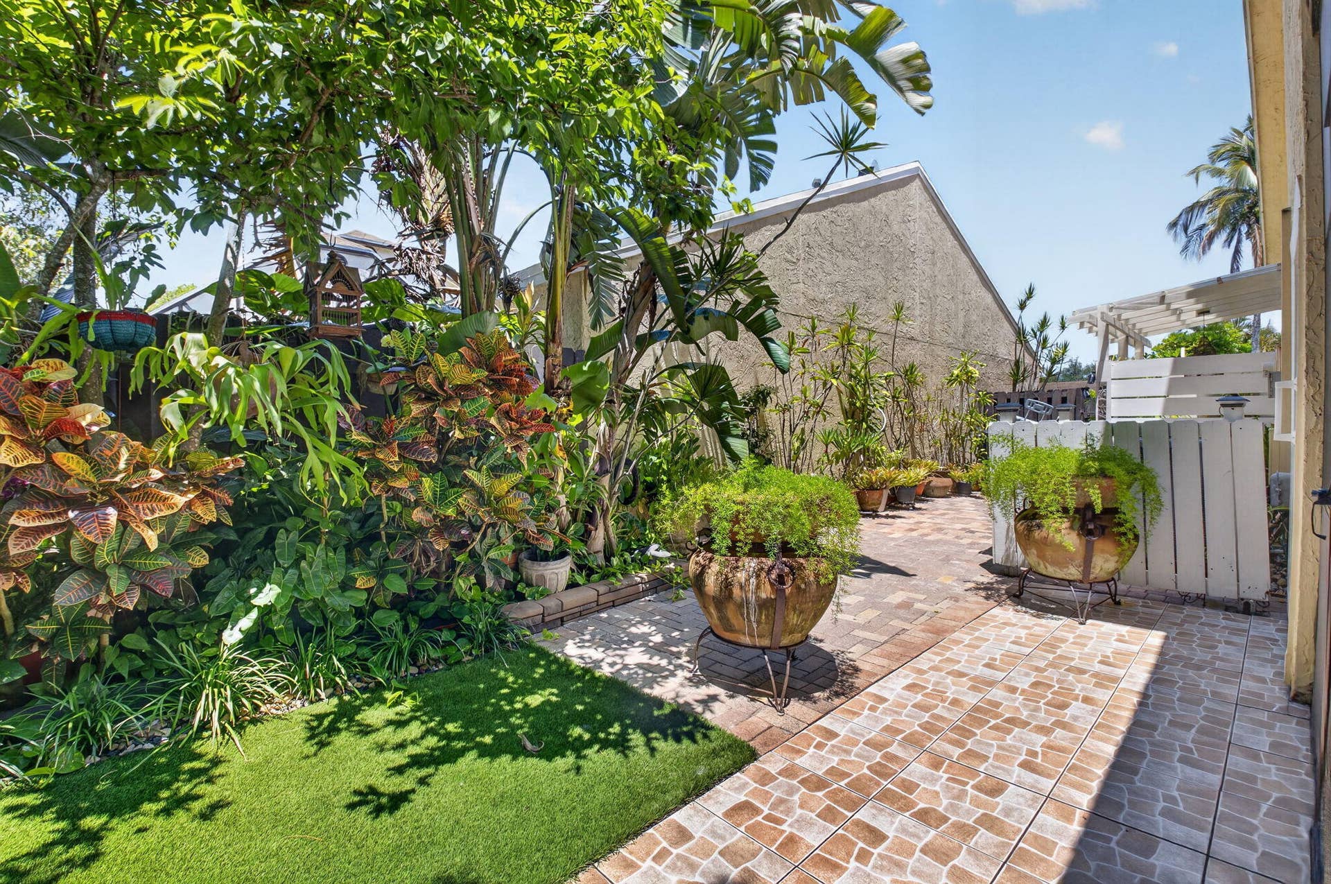 22859 N Sandalfoot Boulevard, Boca Raton, FL 33428 Side of the house