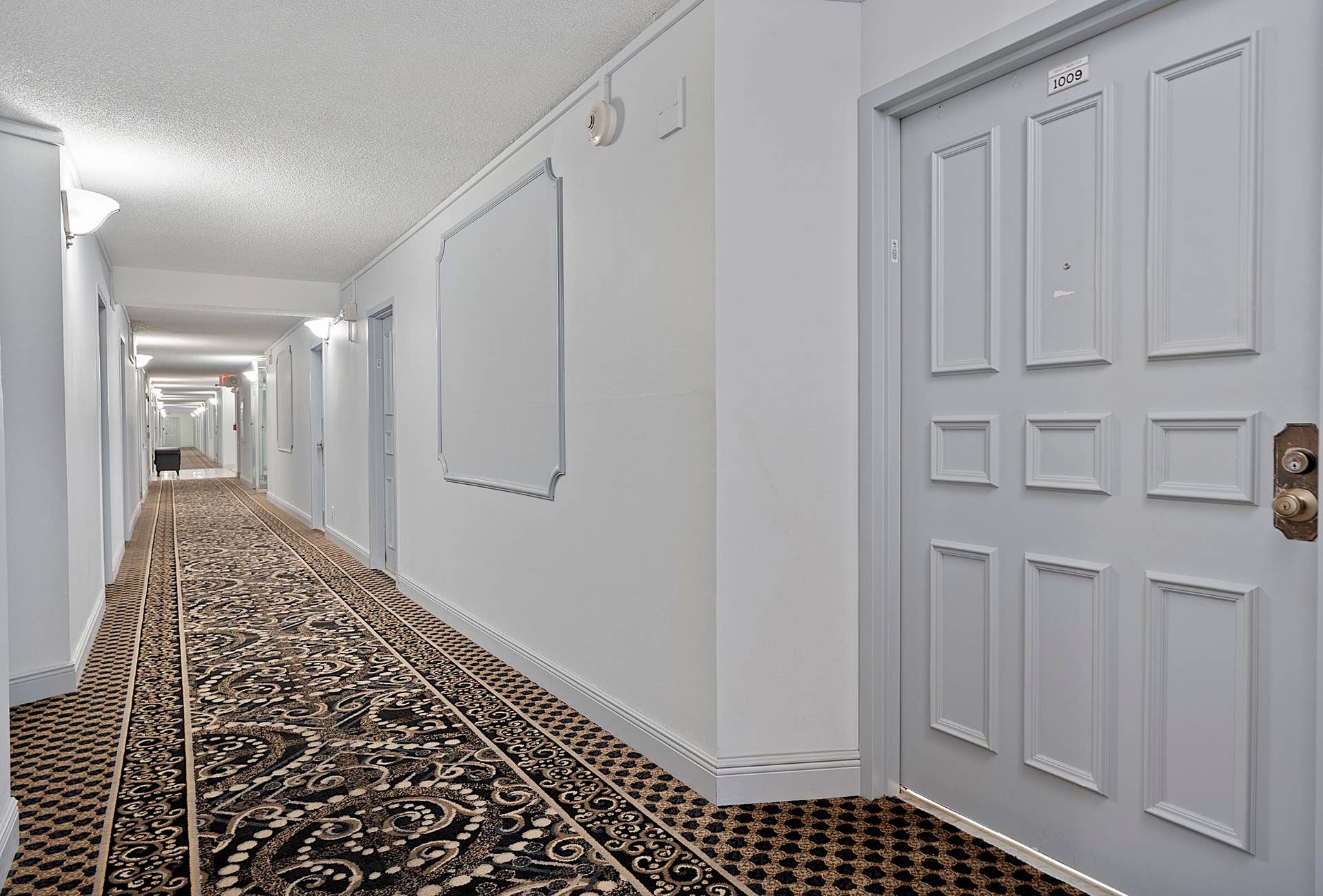 Entrance from Hallway to Unit 1009