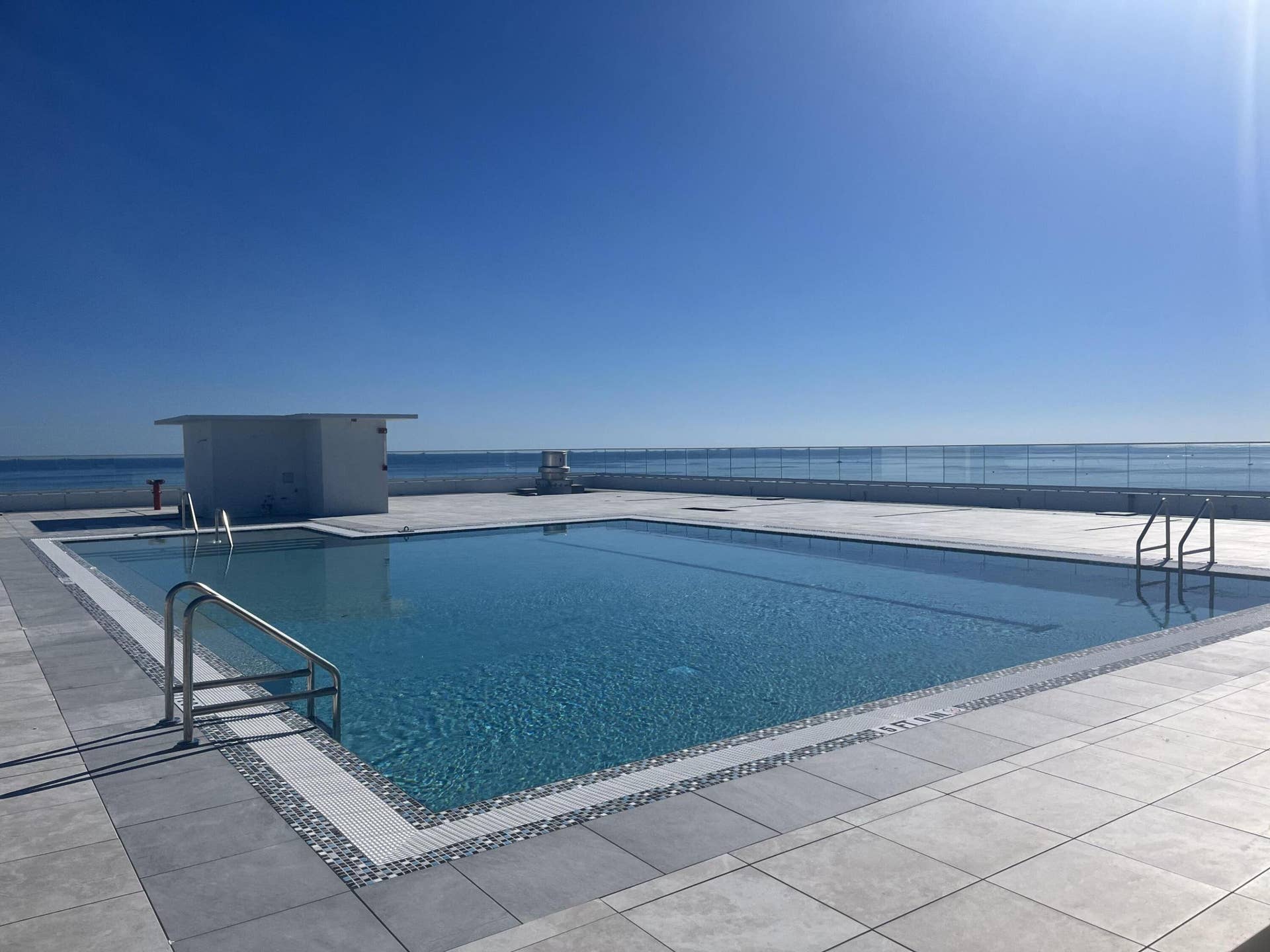 Sunny Pool SE