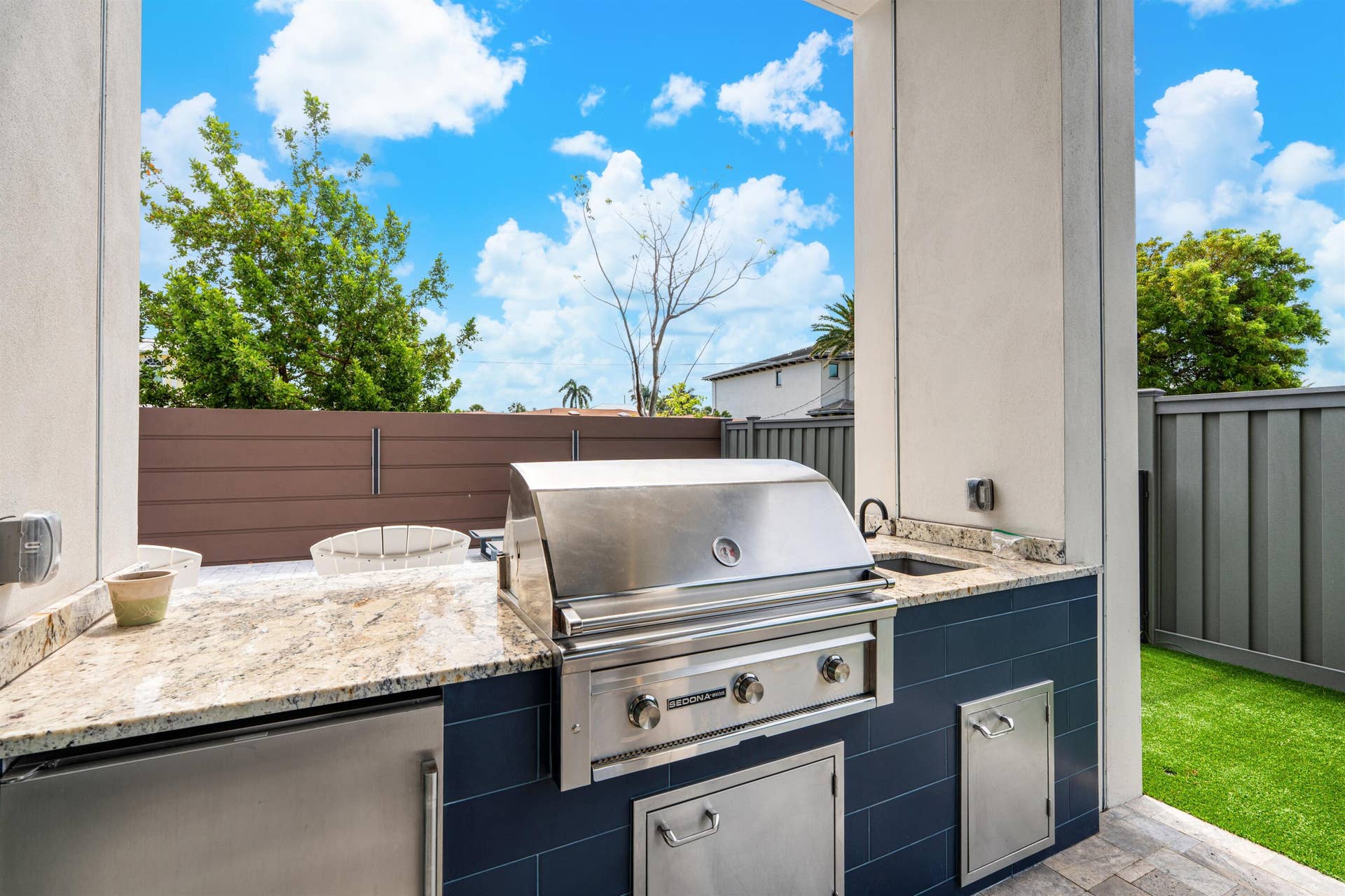 2880 NE 35th Street, Lighthouse Point, FL 33064 SUMMER_KITCHEN_DAY_DT