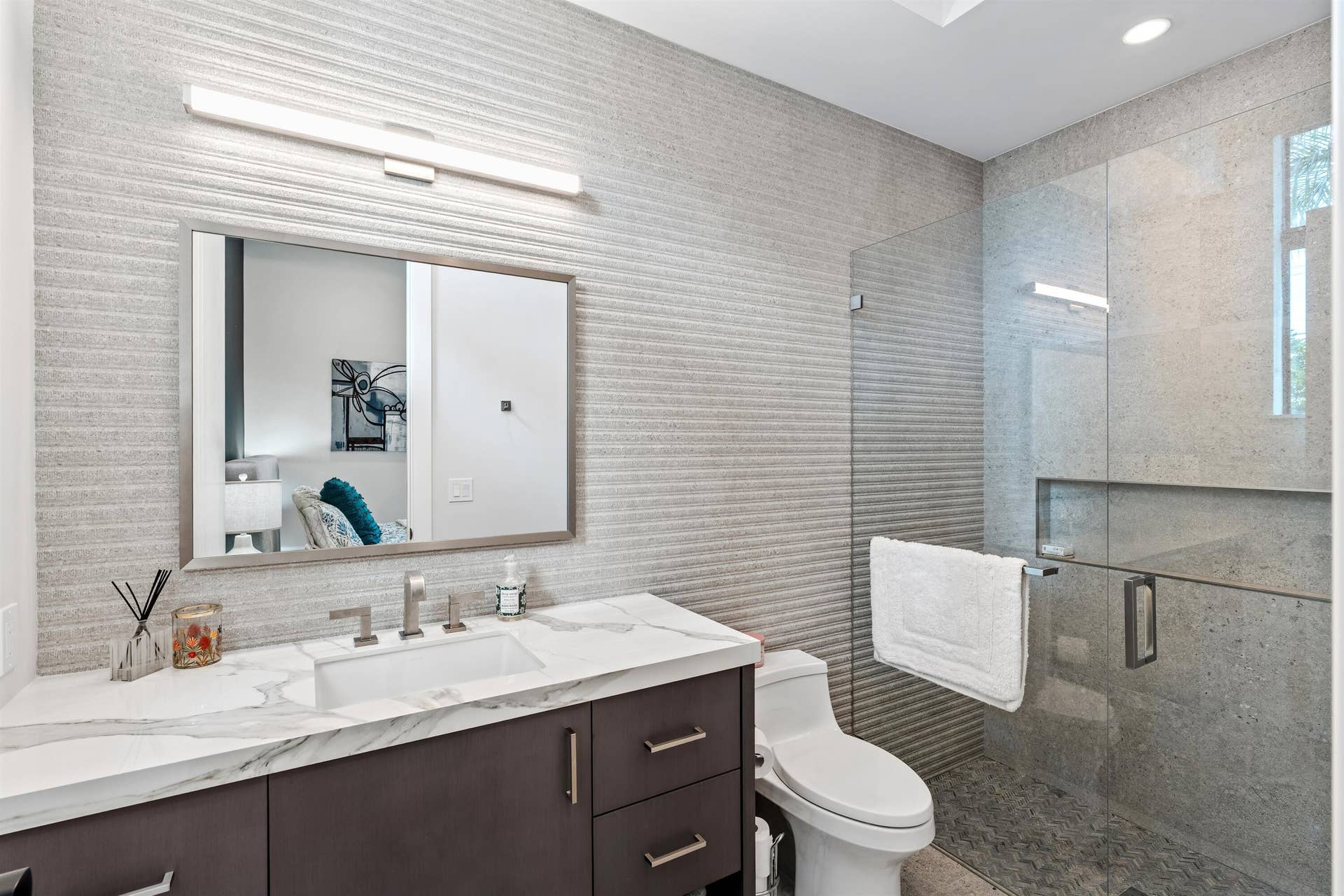 2880 NE 35th Street, Lighthouse Point, FL 33064 GUEST_BATH_2_DT