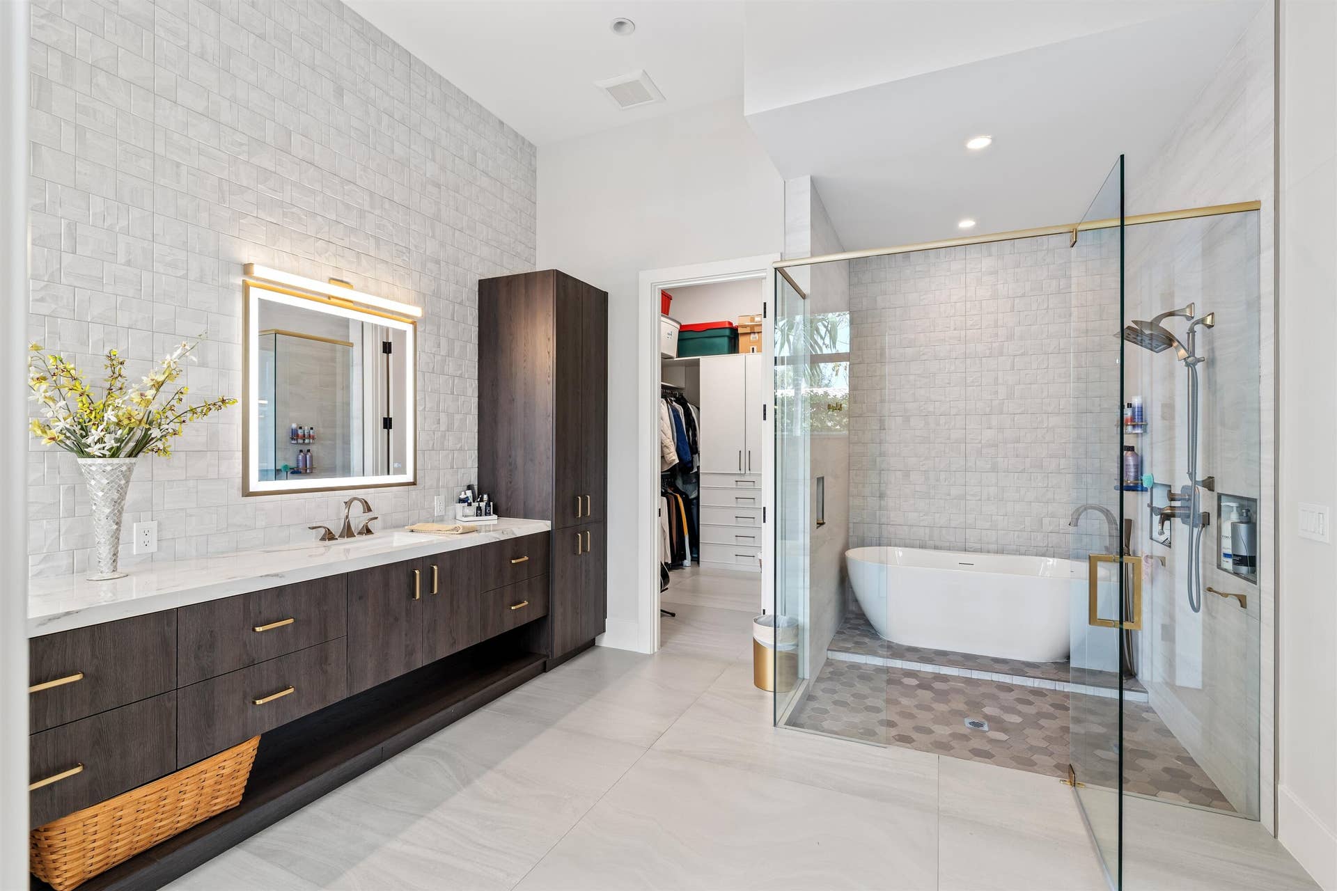 2880 NE 35th Street, Lighthouse Point, FL 33064 PRIMARY_BATHROOM_DT