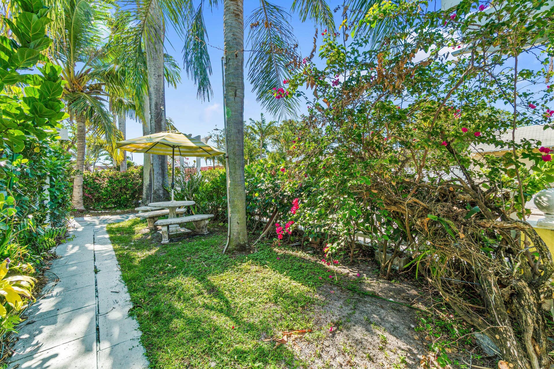 005-629SelkirkStreet-WestPalmBeach-FL-33