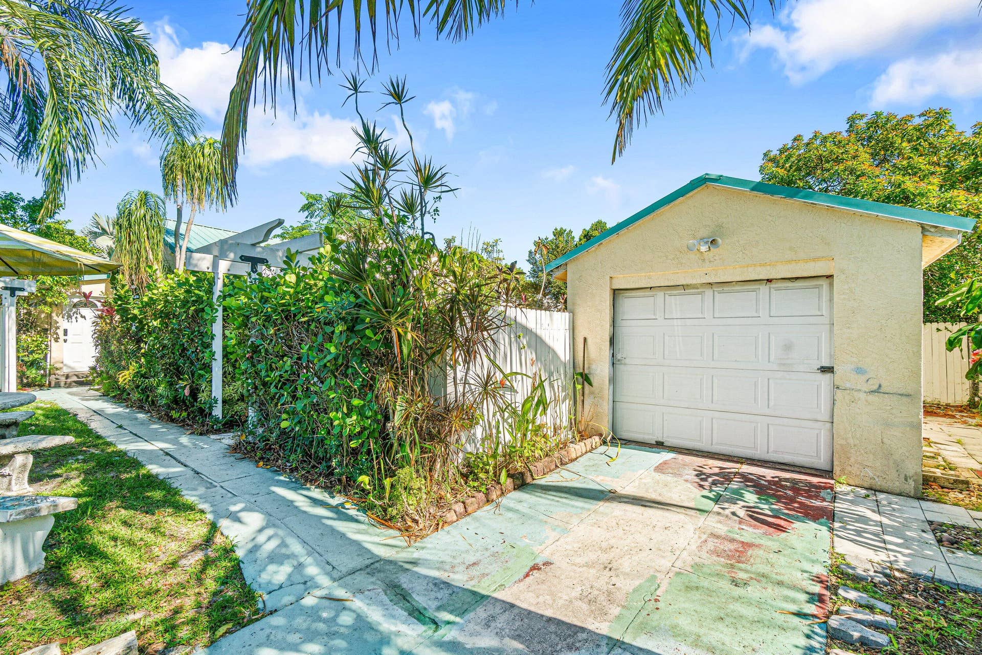 006-629SelkirkStreet-WestPalmBeach-FL-33
