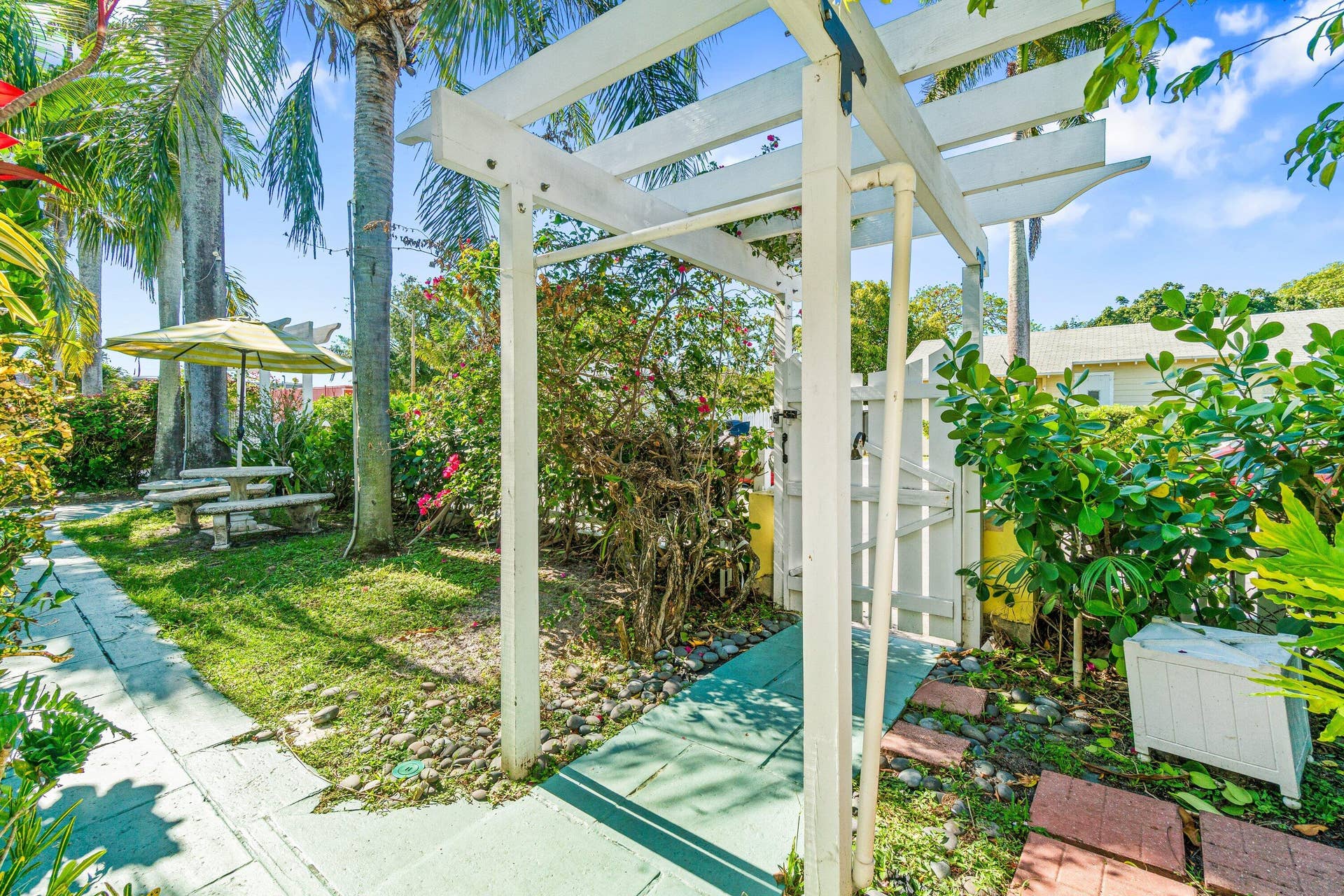 009-629SelkirkStreet-WestPalmBeach-FL-33