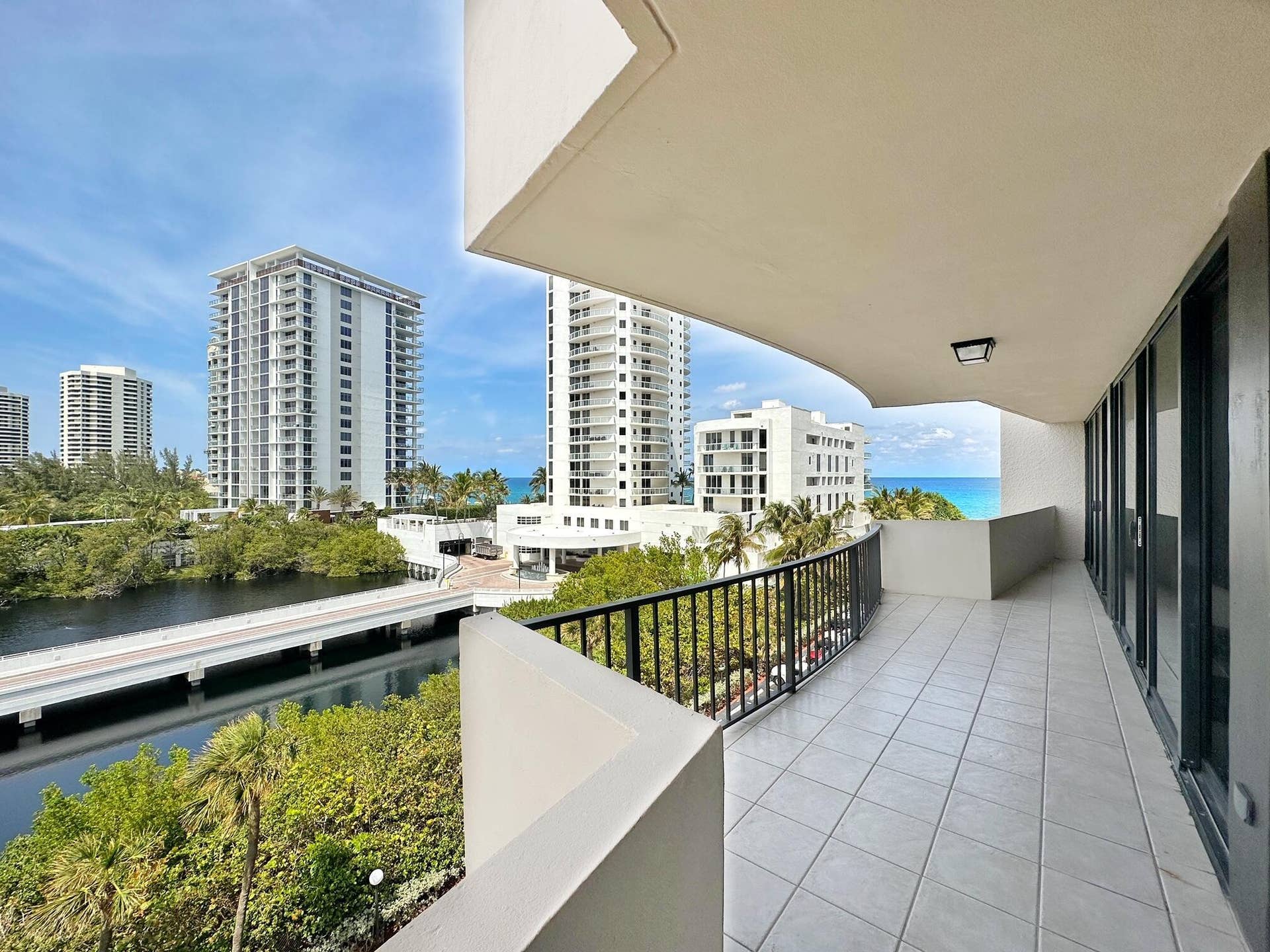 Long Balcony w Impact Sliders