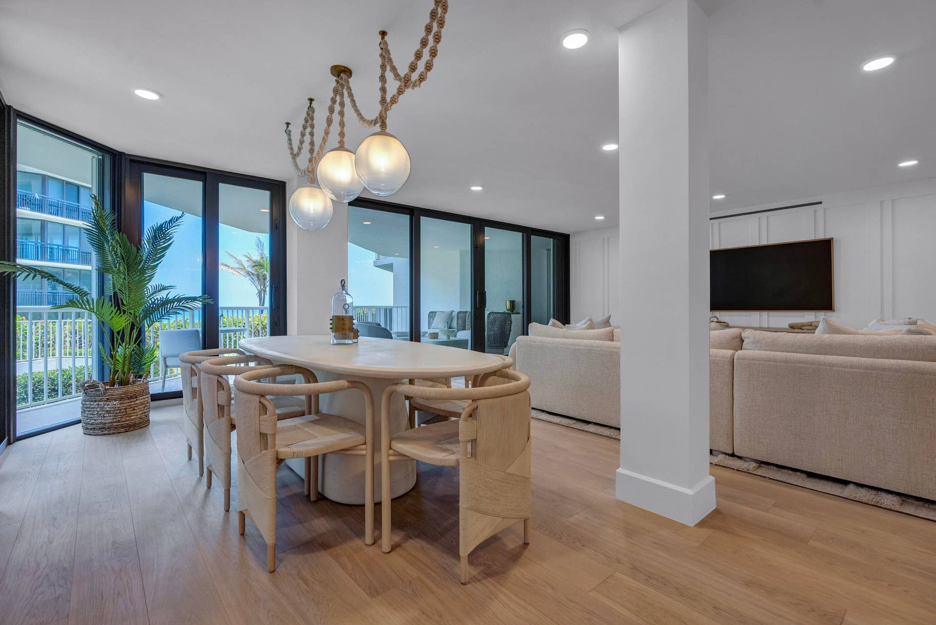 3170 S Ocean Boulevard, #N204, Palm Beach, FL 33480 Dining Area