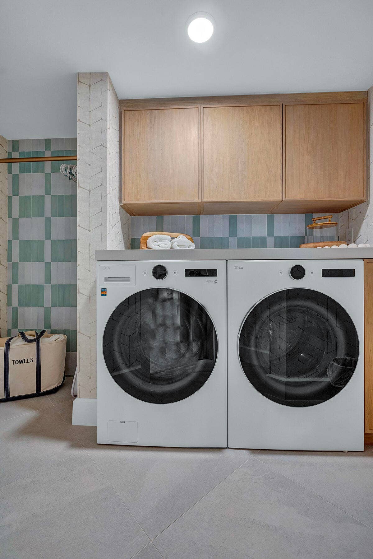 3170 S Ocean Boulevard, #N204, Palm Beach, FL 33480 Laundry Room
