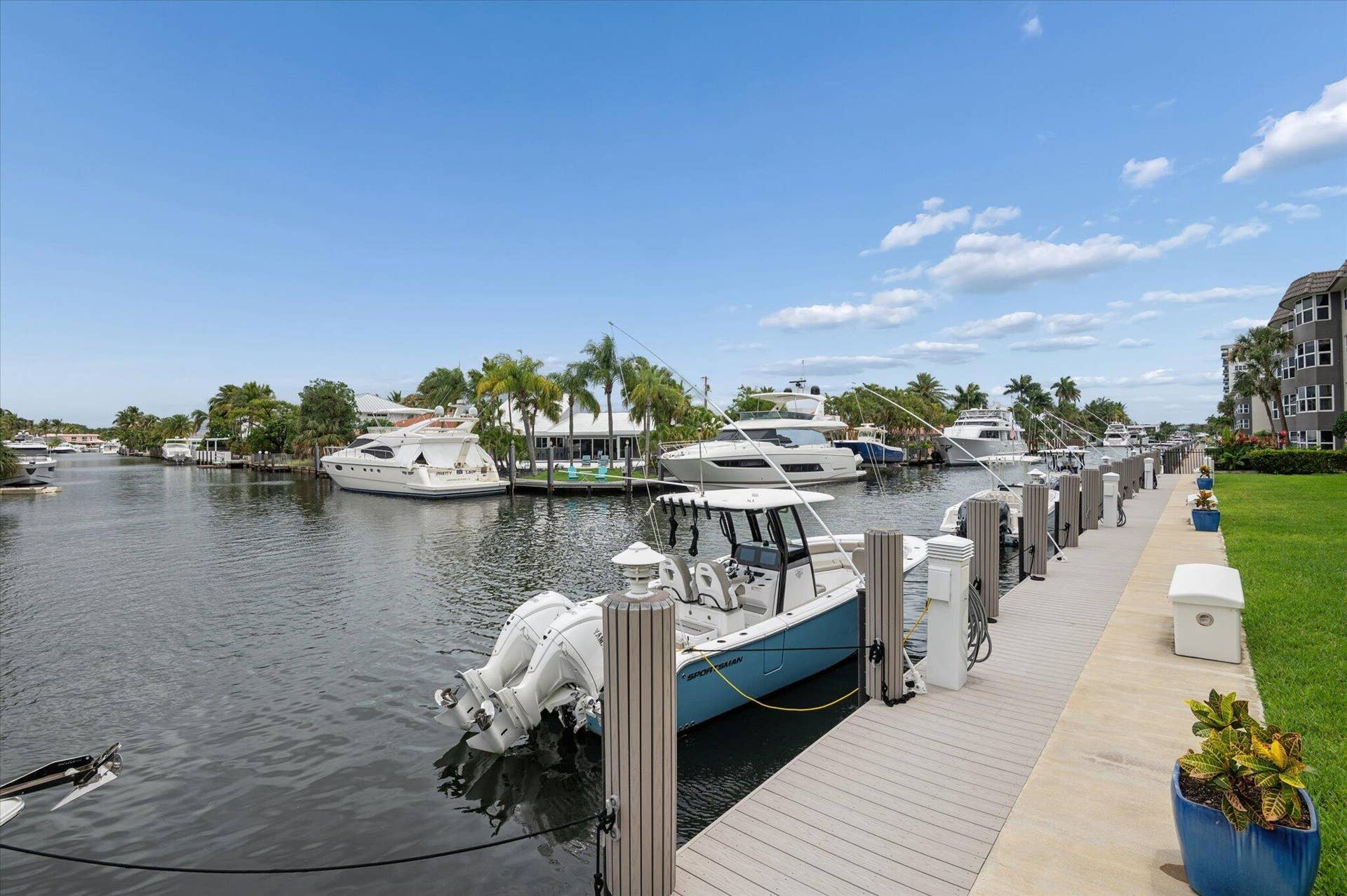 5100 Bayview Drive, #106, Fort Lauderdale, FL 33308 Scenic canal views surrounded by luxury homes and boats, capturing the South Florida lifestyle.
