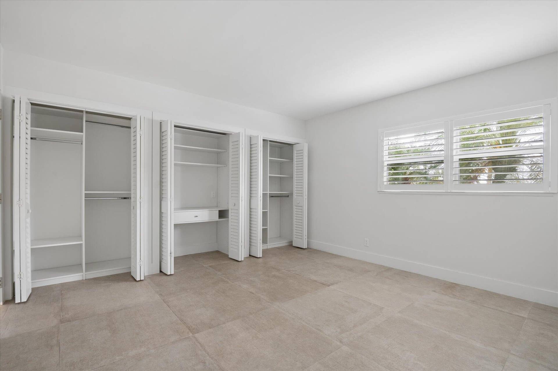 5100 Bayview Drive, #106, Fort Lauderdale, FL 33308 Spacious Guestbedroom with multiple custom closets, offering excellent storage and flexible layout options.